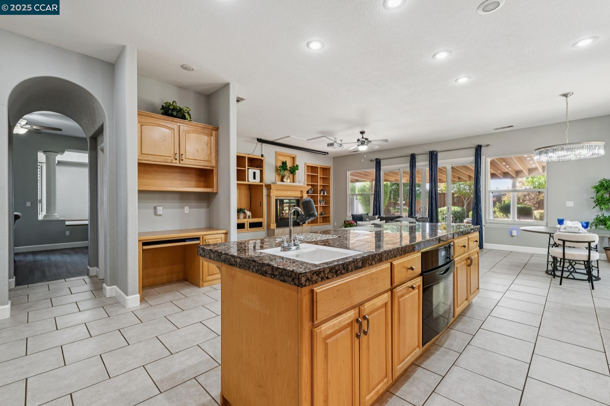 Detail Gallery Image 14 of 57 For 204 Chaps Ct, Oakley,  CA 94561 - 5 Beds | 3 Baths