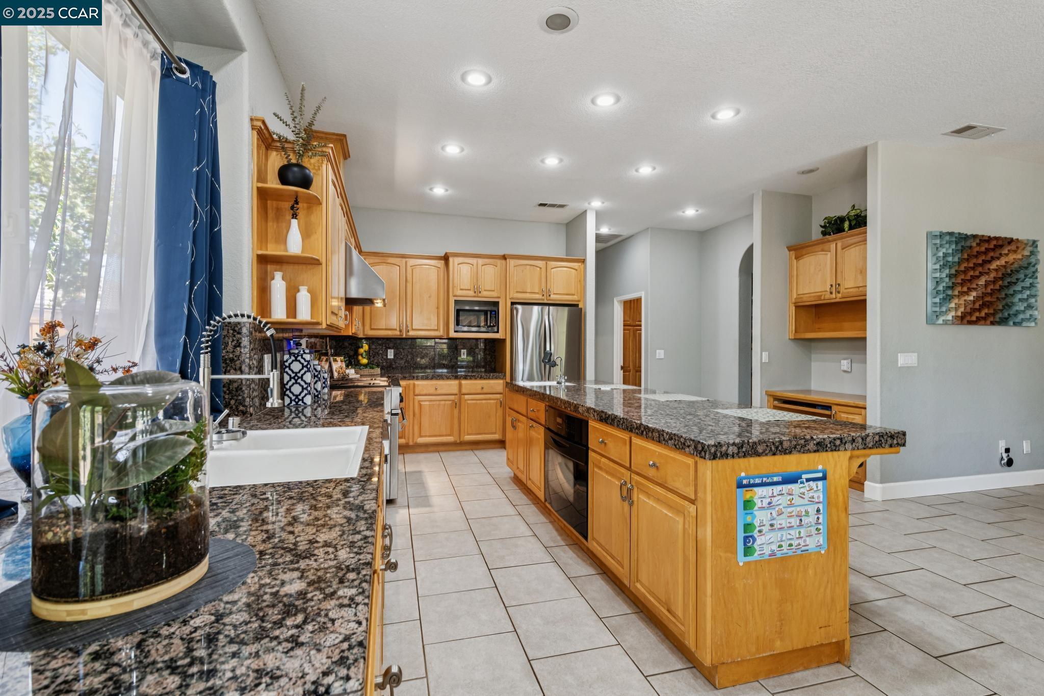 Detail Gallery Image 15 of 57 For 204 Chaps Ct, Oakley,  CA 94561 - 5 Beds | 3 Baths