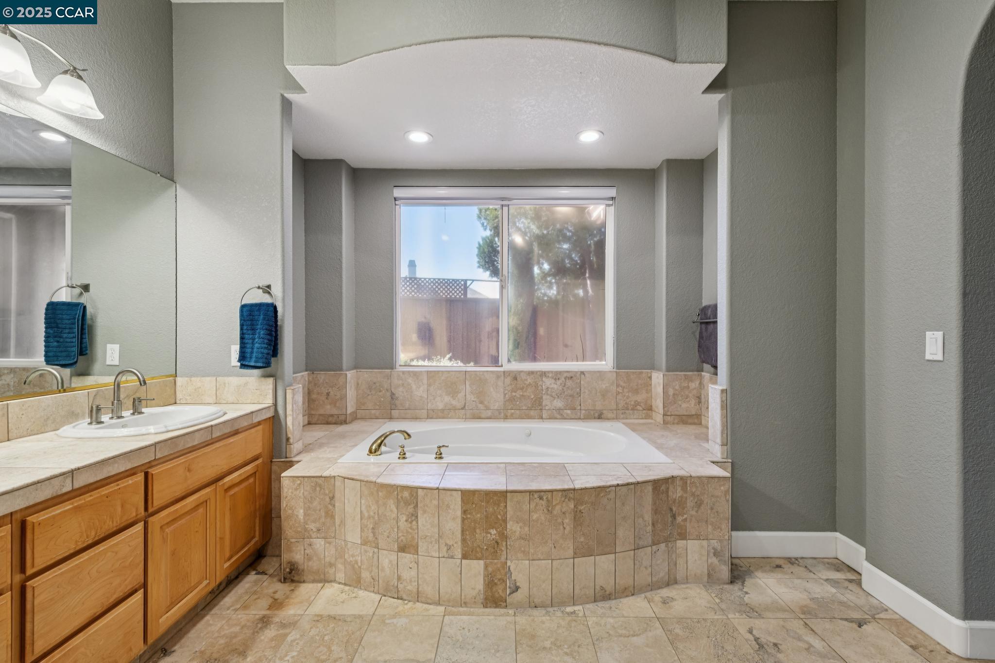 Detail Gallery Image 25 of 57 For 204 Chaps Ct, Oakley,  CA 94561 - 5 Beds | 3 Baths