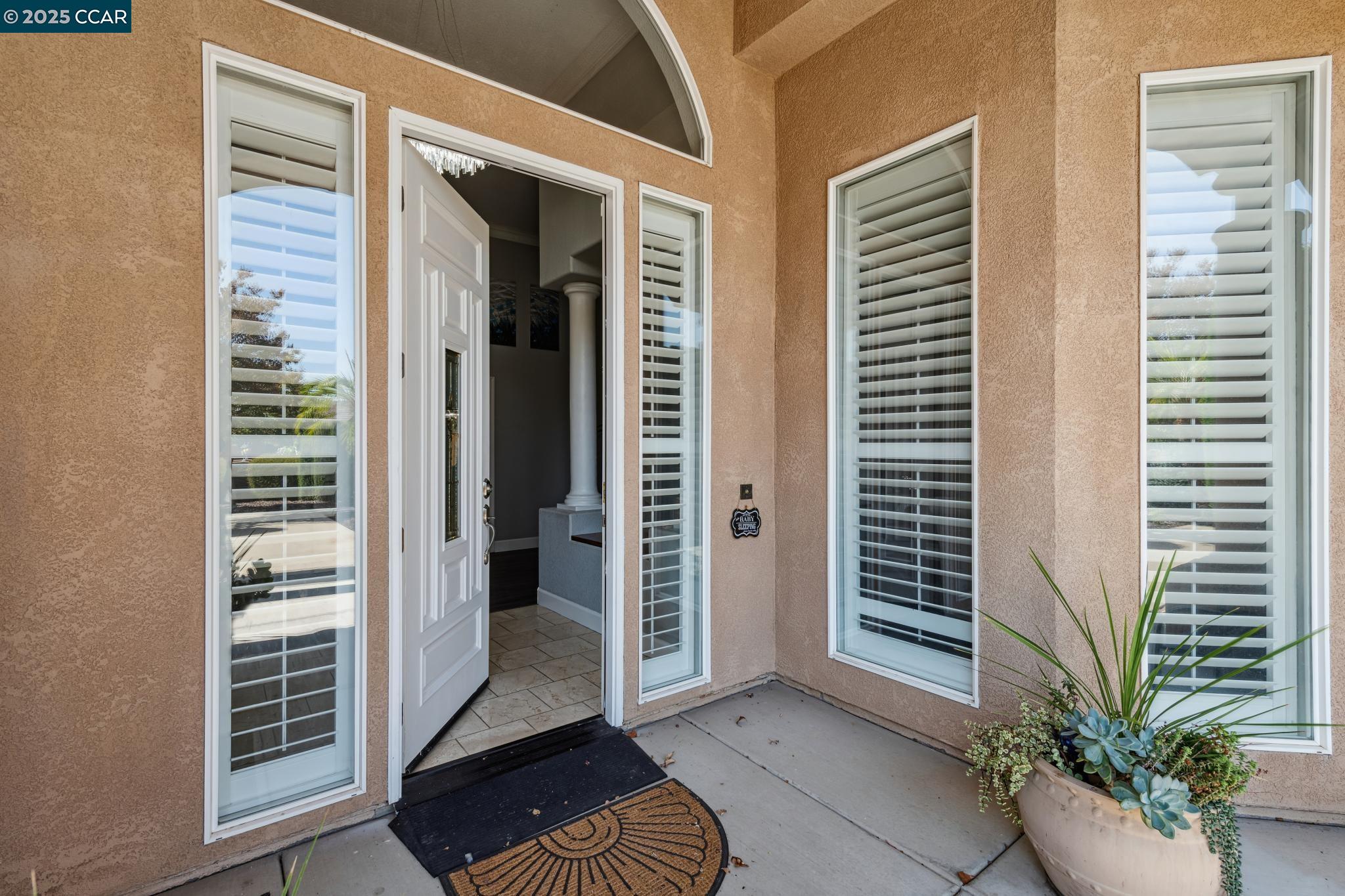 Detail Gallery Image 4 of 57 For 204 Chaps Ct, Oakley,  CA 94561 - 5 Beds | 3 Baths