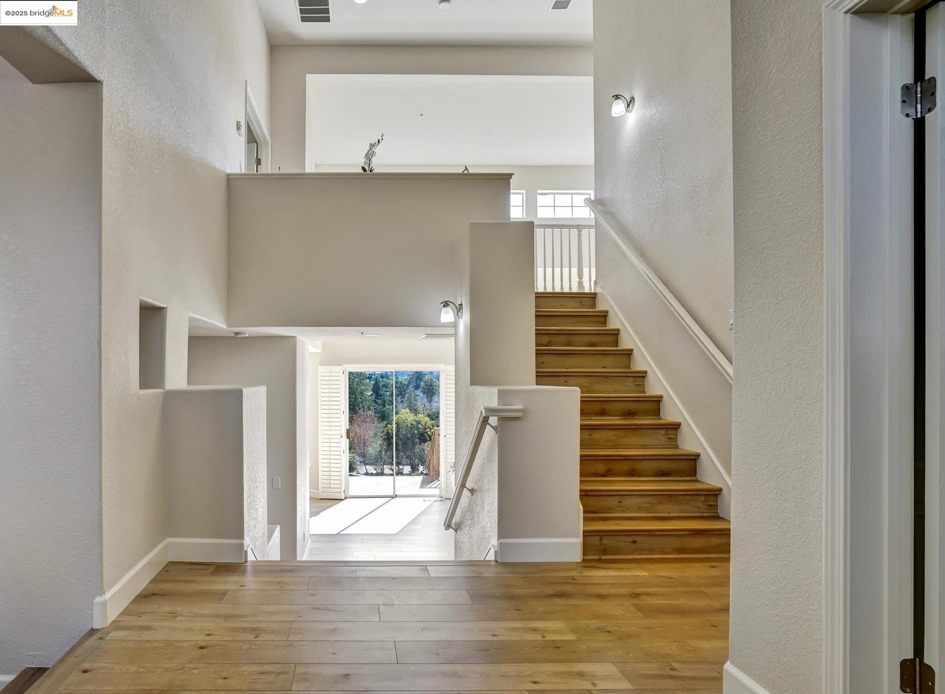 Detail Gallery Image 13 of 47 For 1936 Springridge Ct, Concord,  CA 94521 - 4 Beds | 3 Baths