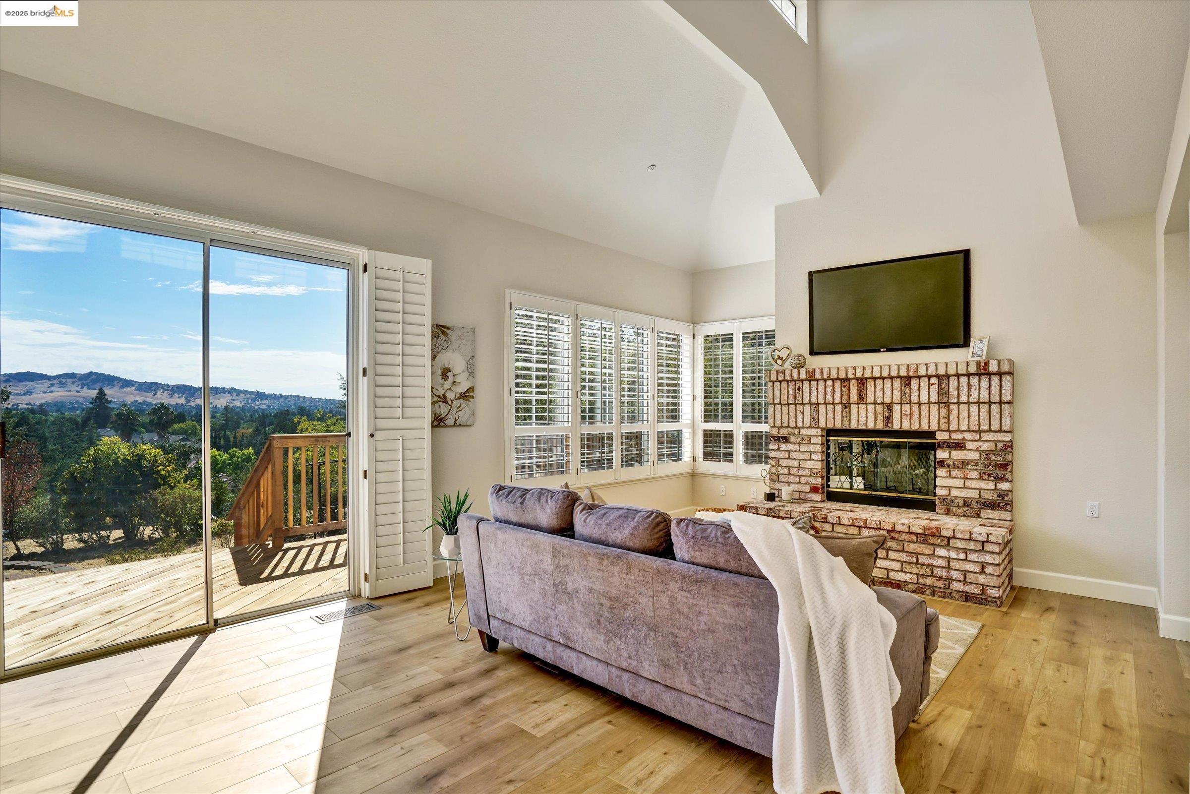 Detail Gallery Image 19 of 47 For 1936 Springridge Ct, Concord,  CA 94521 - 4 Beds | 3 Baths