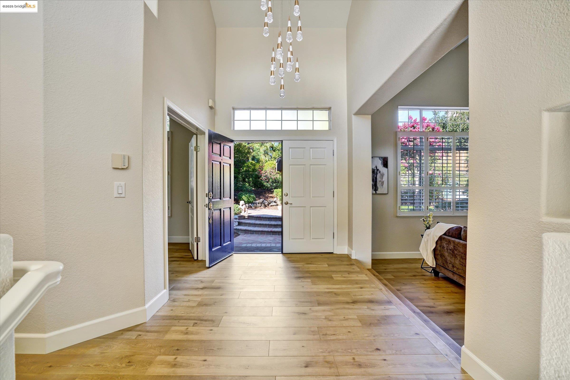 Detail Gallery Image 5 of 47 For 1936 Springridge Ct, Concord,  CA 94521 - 4 Beds | 3 Baths