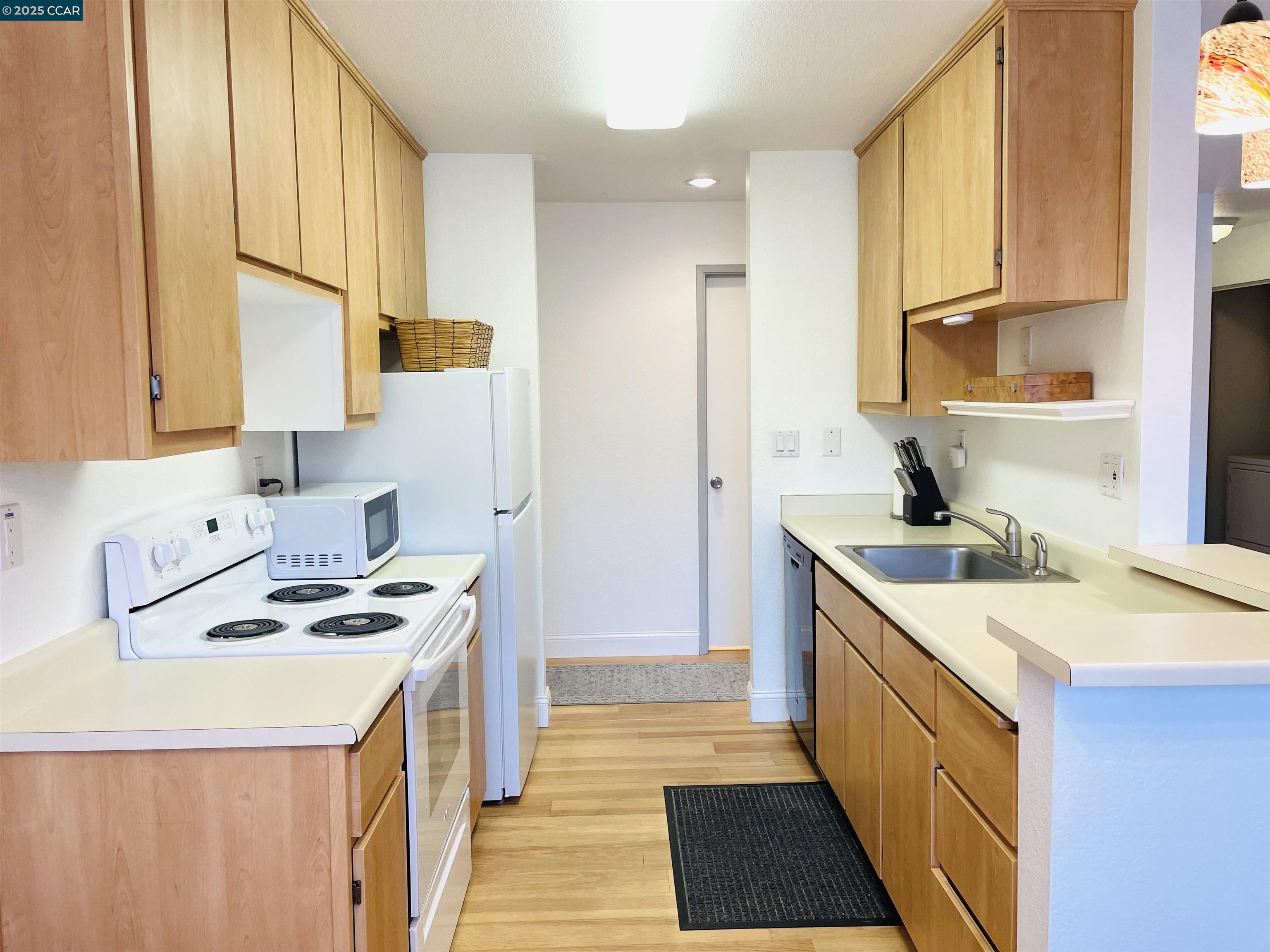 Detail Gallery Image 5 of 10 For 273 Lighthouse Dr, Vallejo,  CA 94590 - 1 Beds | 1 Baths