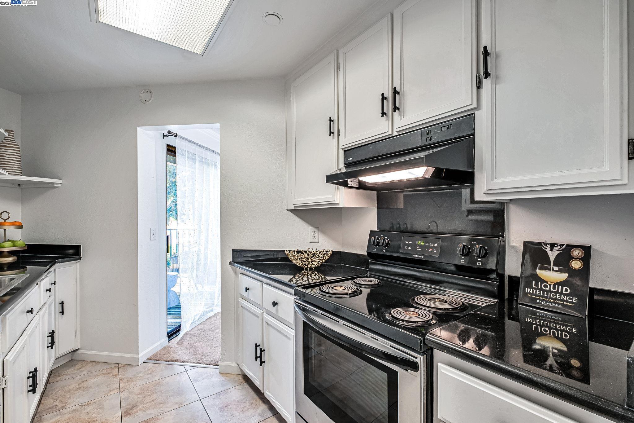 Detail Gallery Image 7 of 31 For 1960 Barrymore Common #K,  Fremont,  CA 94538 - 2 Beds | 1 Baths