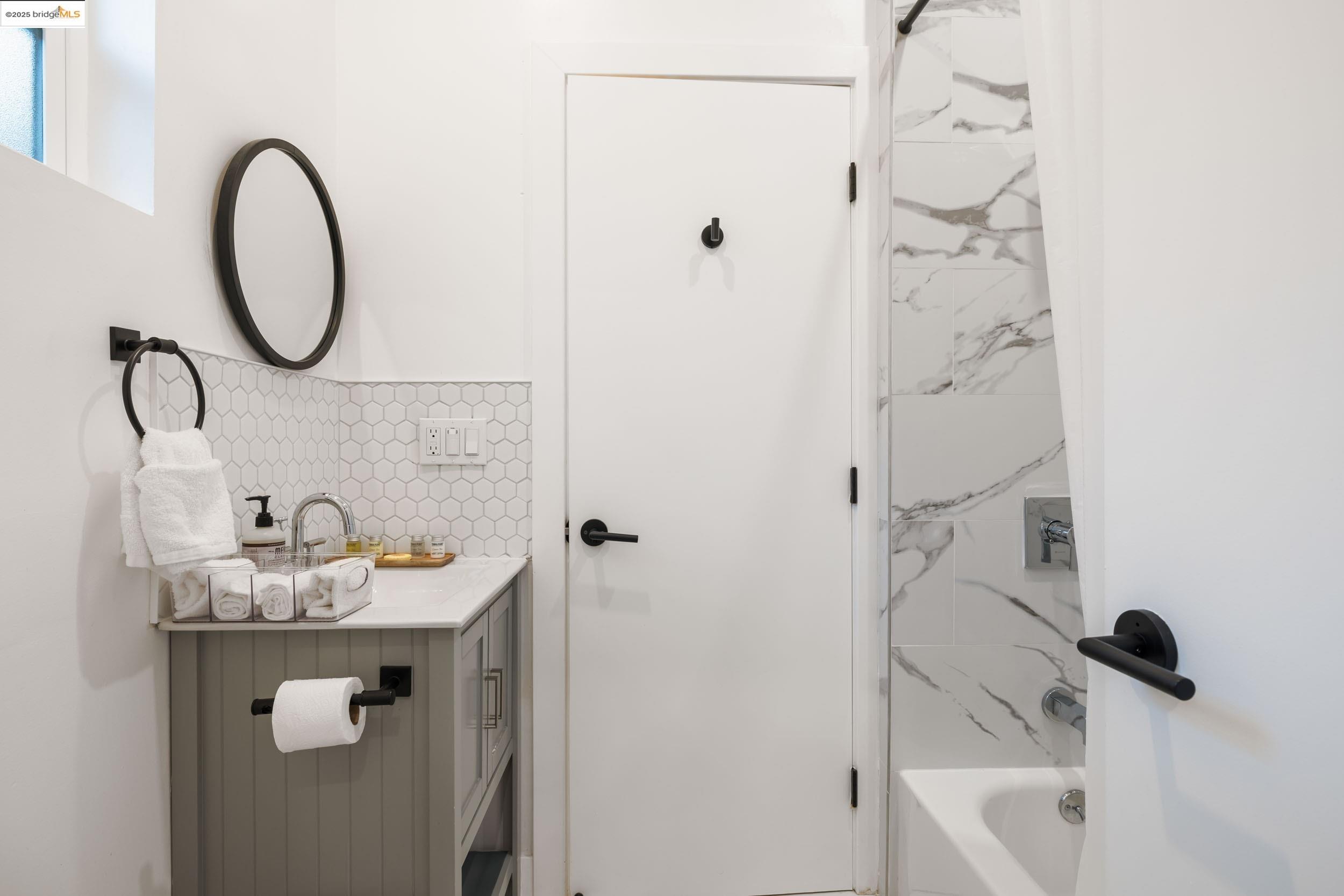 Detail Gallery Image 12 of 35 For 75 Echo Ave, Oakland,  CA 94611 - – Beds | – Baths