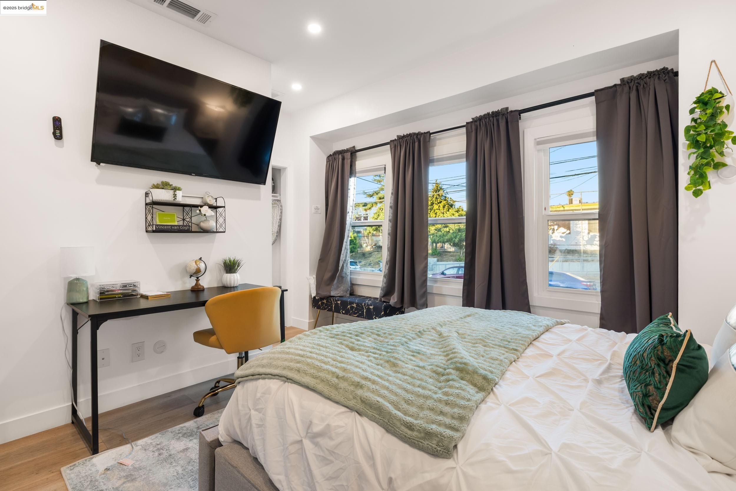 Detail Gallery Image 30 of 35 For 75 Echo Ave, Oakland,  CA 94611 - – Beds | – Baths