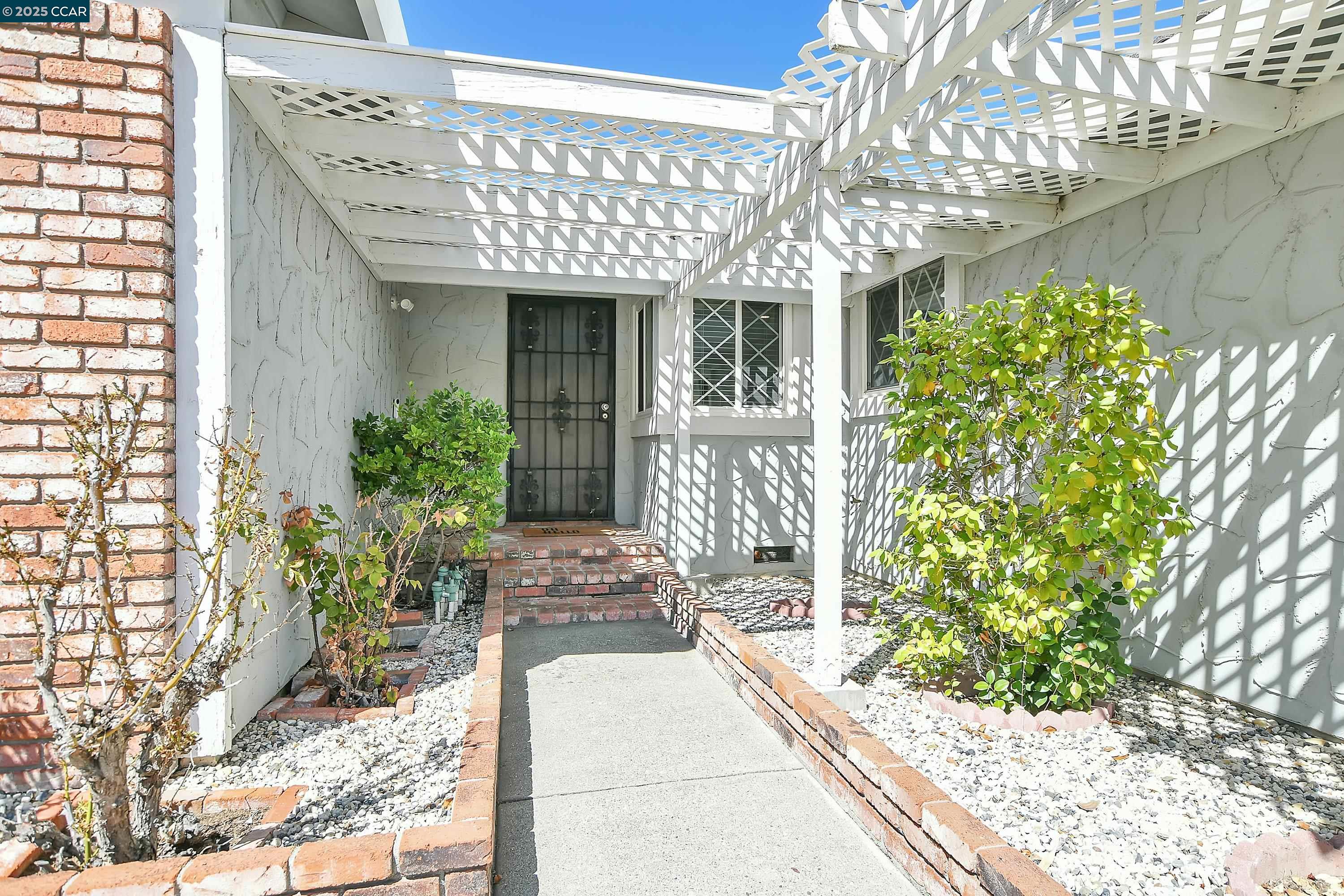 Detail Gallery Image 4 of 30 For 2108 Reseda Way, Antioch,  CA 94509 - 3 Beds | 3 Baths