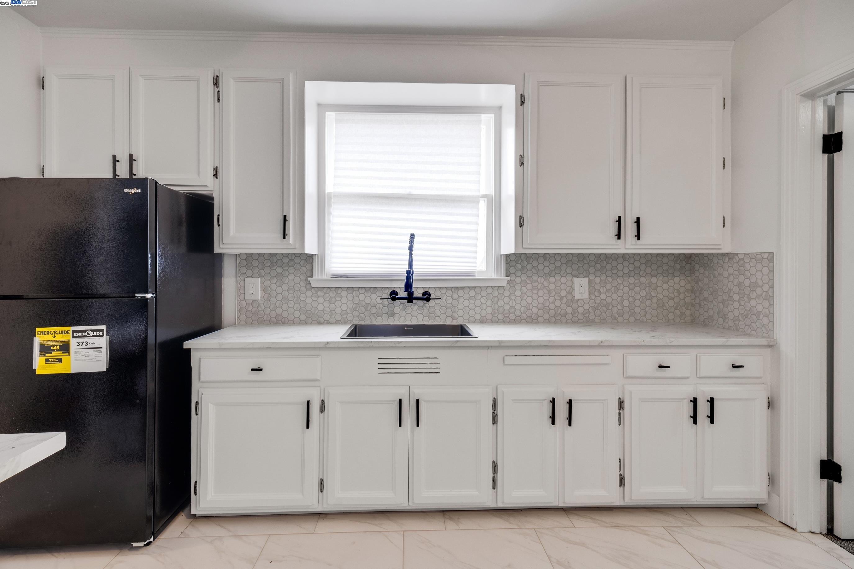 Detail Gallery Image 6 of 13 For 3019 Florida St, Oakland,  CA 94602 - – Beds | – Baths