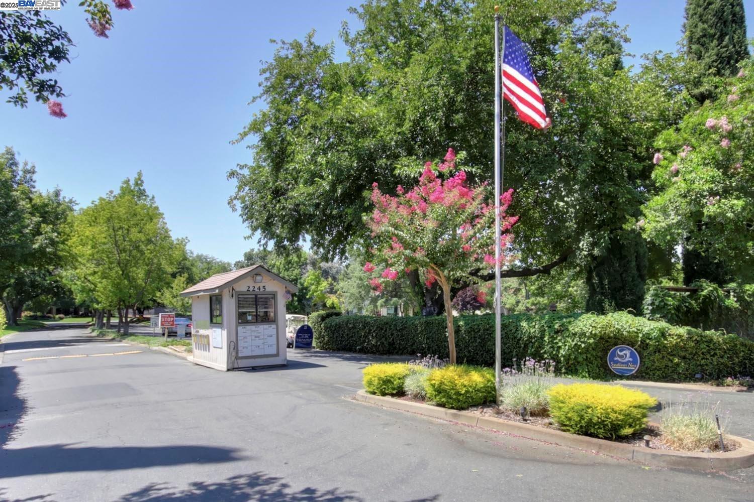 Detail Gallery Image 1 of 10 For 3036 Swallows Nest Drive, Sacramento,  CA 95833 - 2 Beds | 1/2 Baths