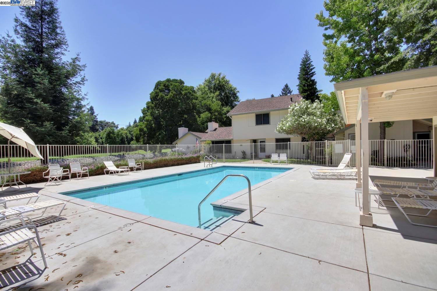 Detail Gallery Image 10 of 10 For 3036 Swallows Nest Drive, Sacramento,  CA 95833 - 2 Beds | 1/2 Baths