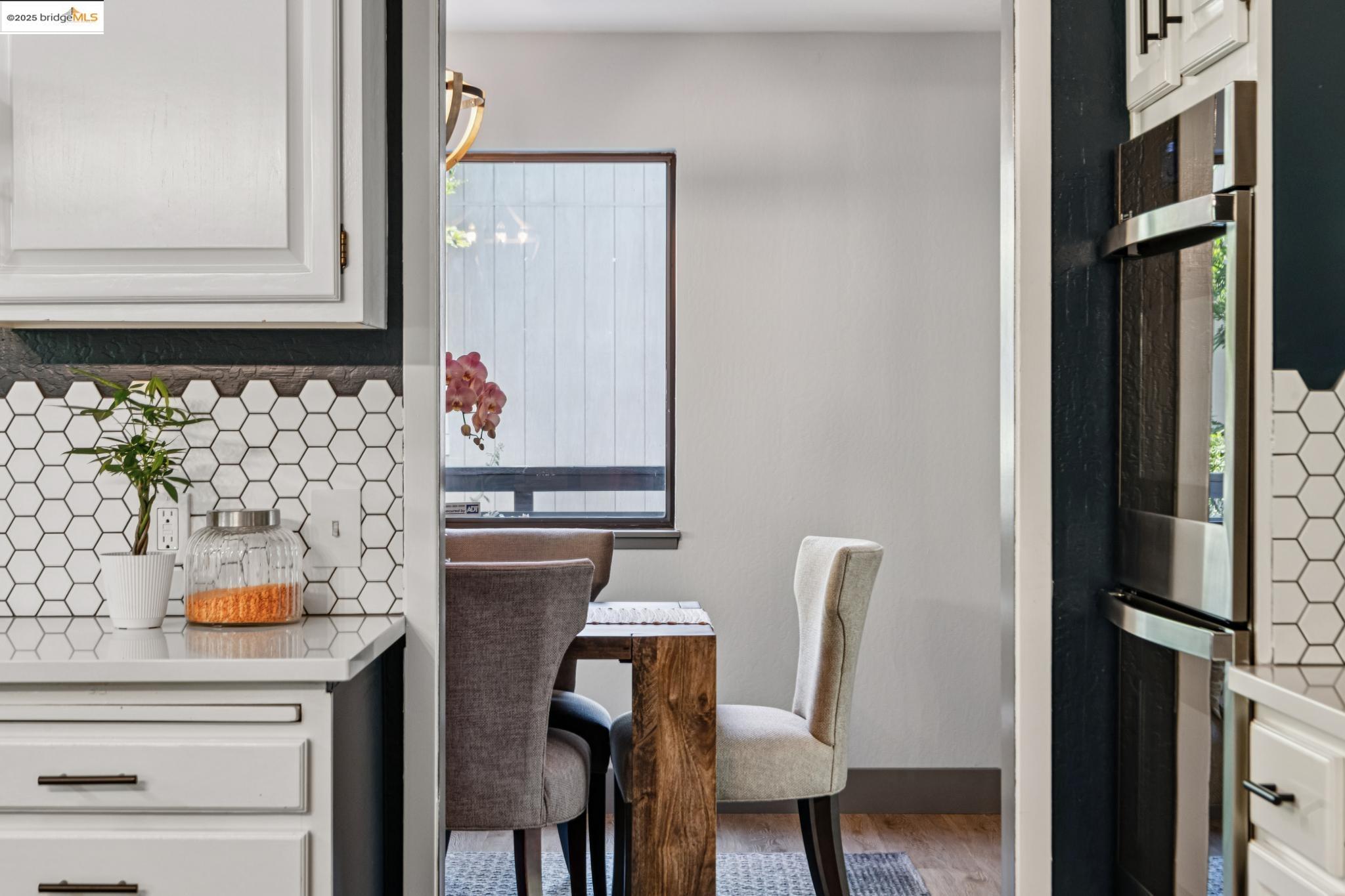 Detail Gallery Image 14 of 46 For 261 Benham, Martinez,  CA 94553 - 3 Beds | 3 Baths