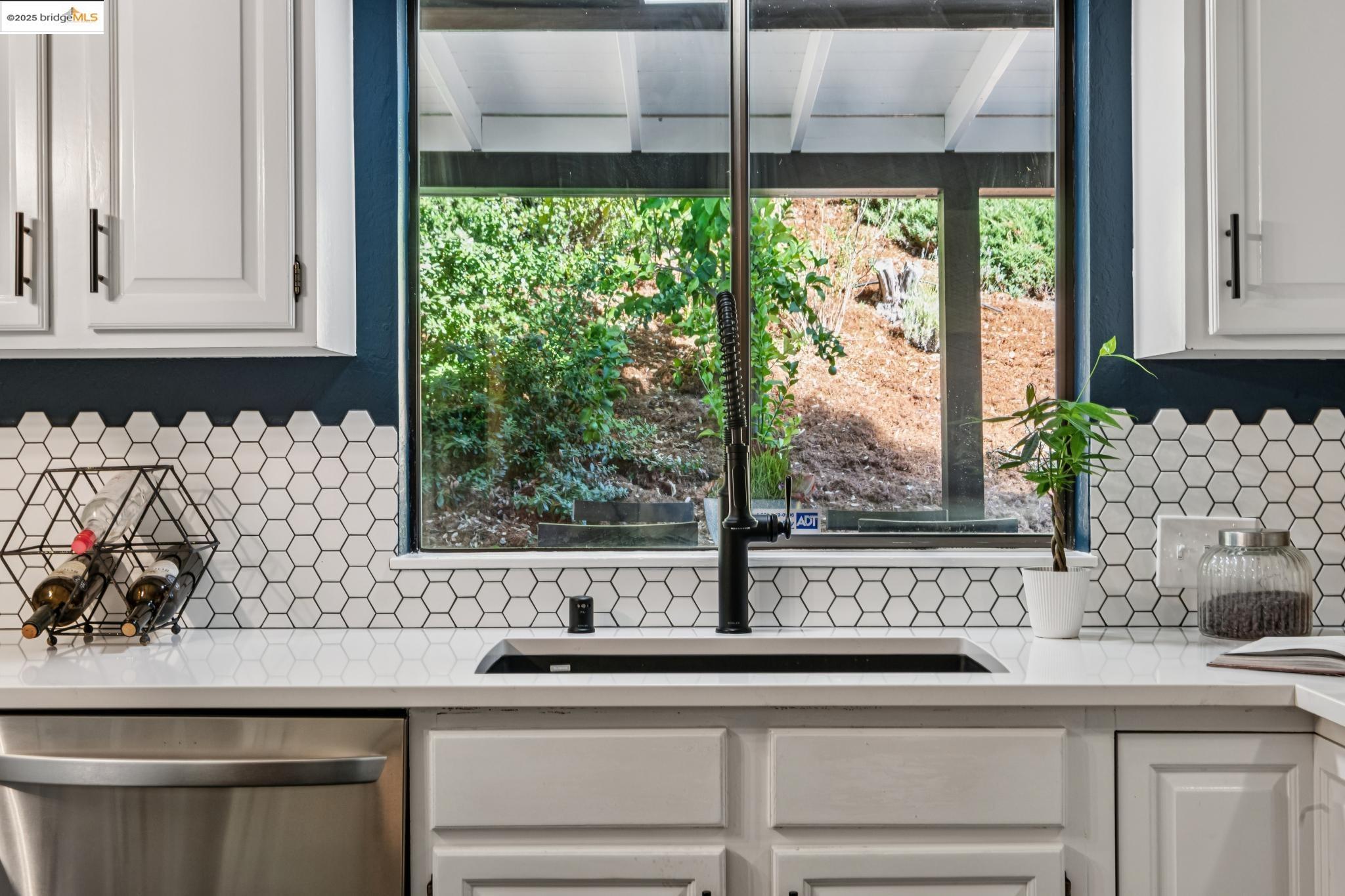 Detail Gallery Image 16 of 46 For 261 Benham, Martinez,  CA 94553 - 3 Beds | 3 Baths
