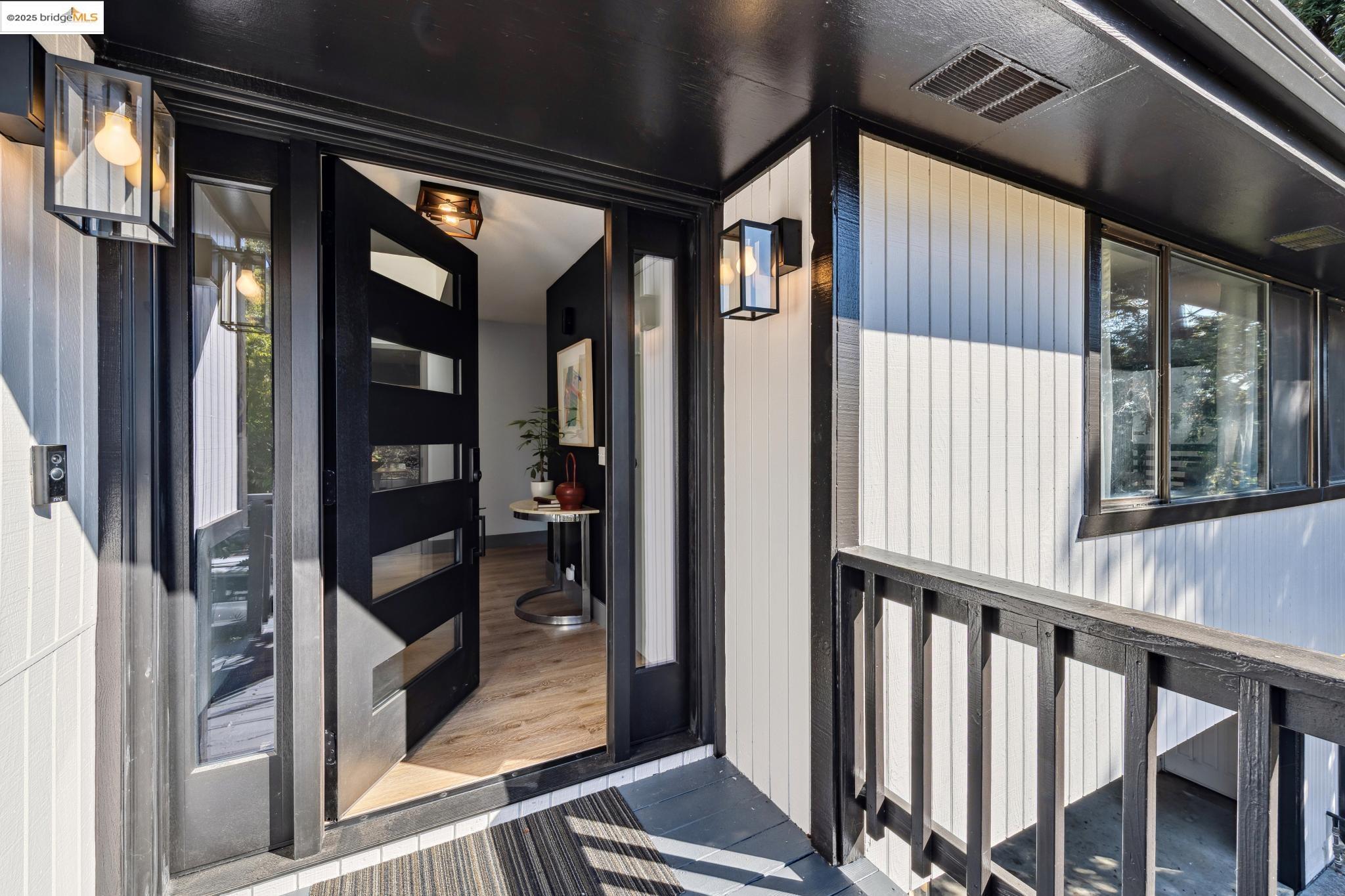 Detail Gallery Image 4 of 46 For 261 Benham, Martinez,  CA 94553 - 3 Beds | 3 Baths
