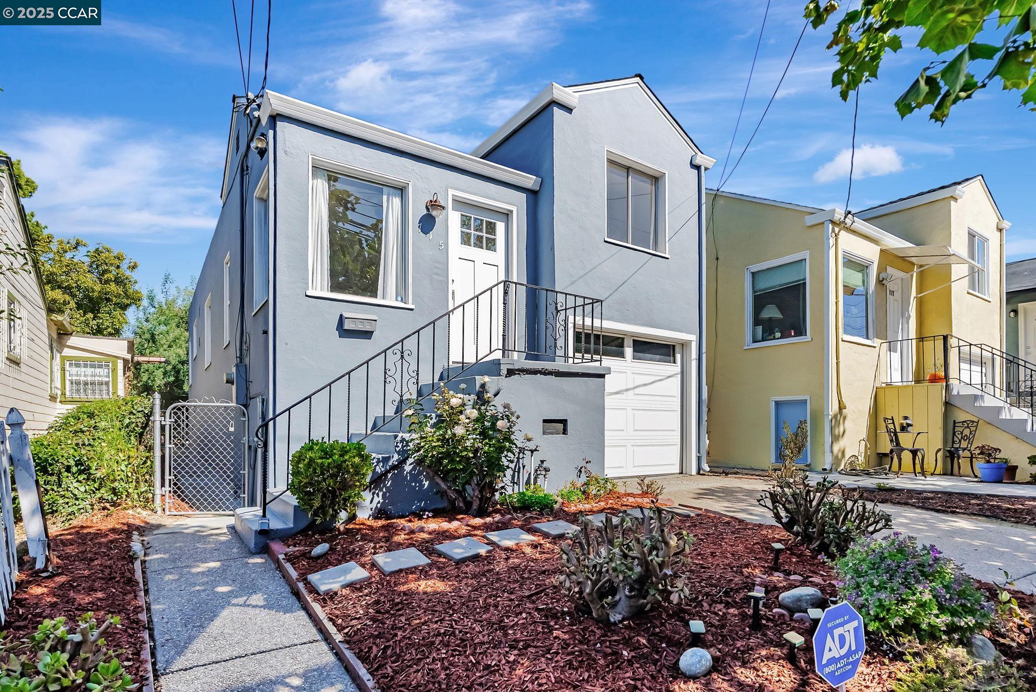 Detail Gallery Image 2 of 41 For 715 Buchanan St, Albany,  CA 94706 - 2 Beds | 1 Baths