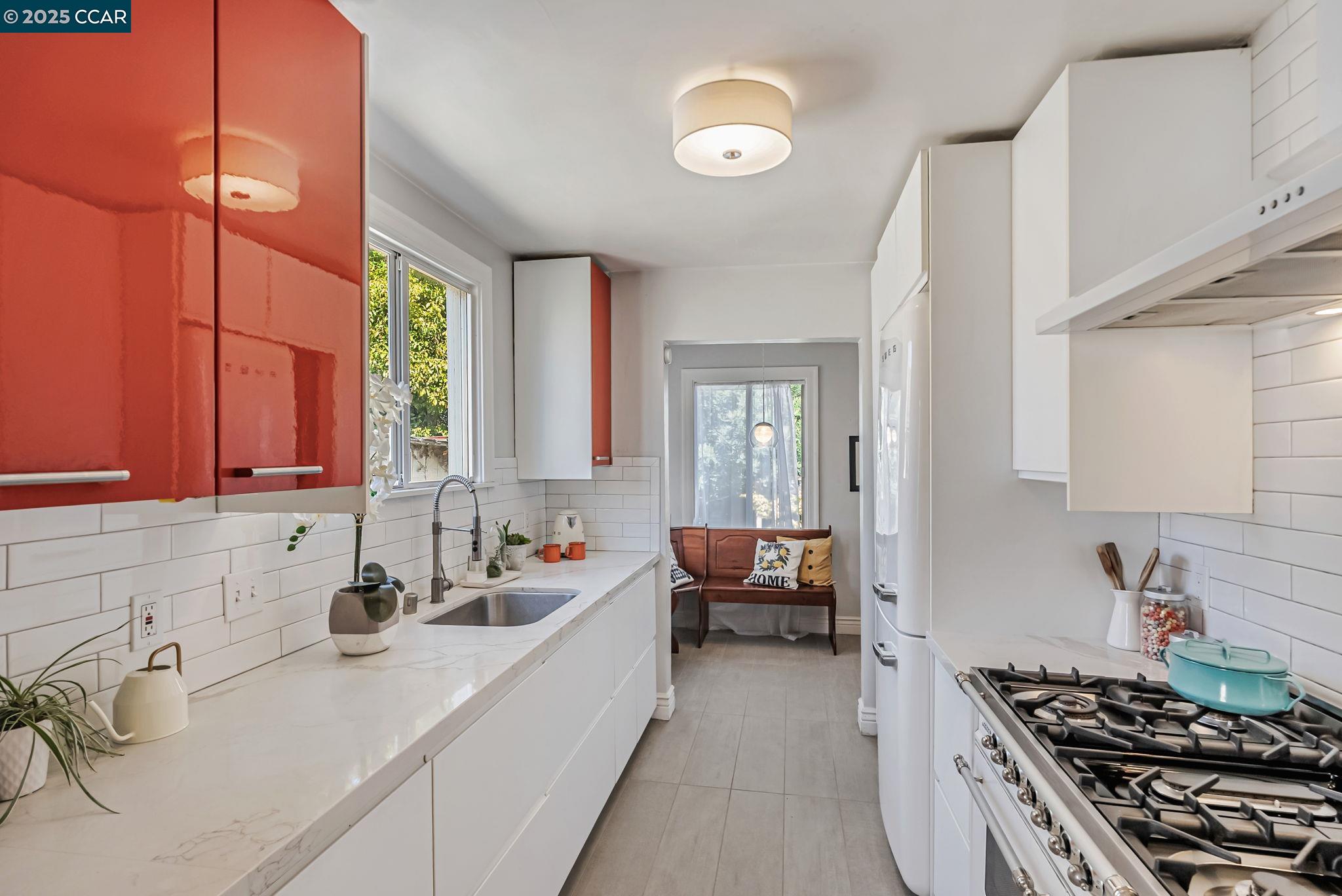 Detail Gallery Image 17 of 41 For 715 Buchanan St, Albany,  CA 94706 - 2 Beds | 1 Baths