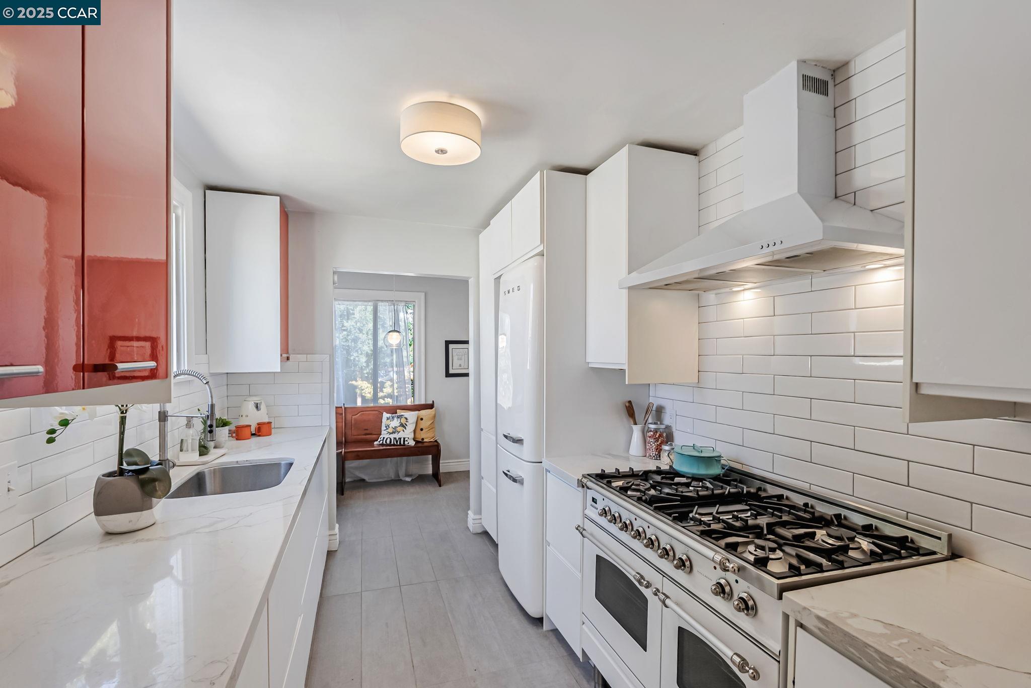 Detail Gallery Image 22 of 41 For 715 Buchanan St, Albany,  CA 94706 - 2 Beds | 1 Baths