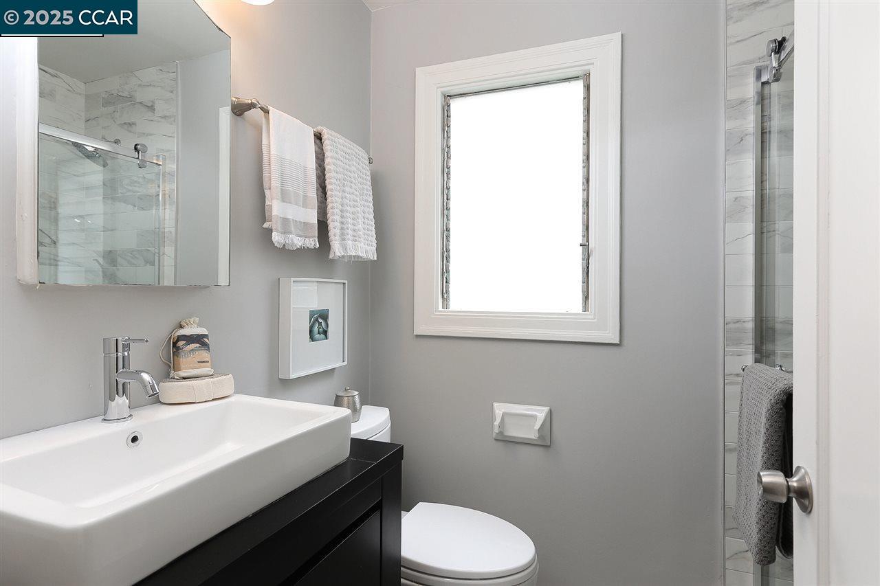 Detail Gallery Image 34 of 41 For 715 Buchanan St, Albany,  CA 94706 - 2 Beds | 1 Baths