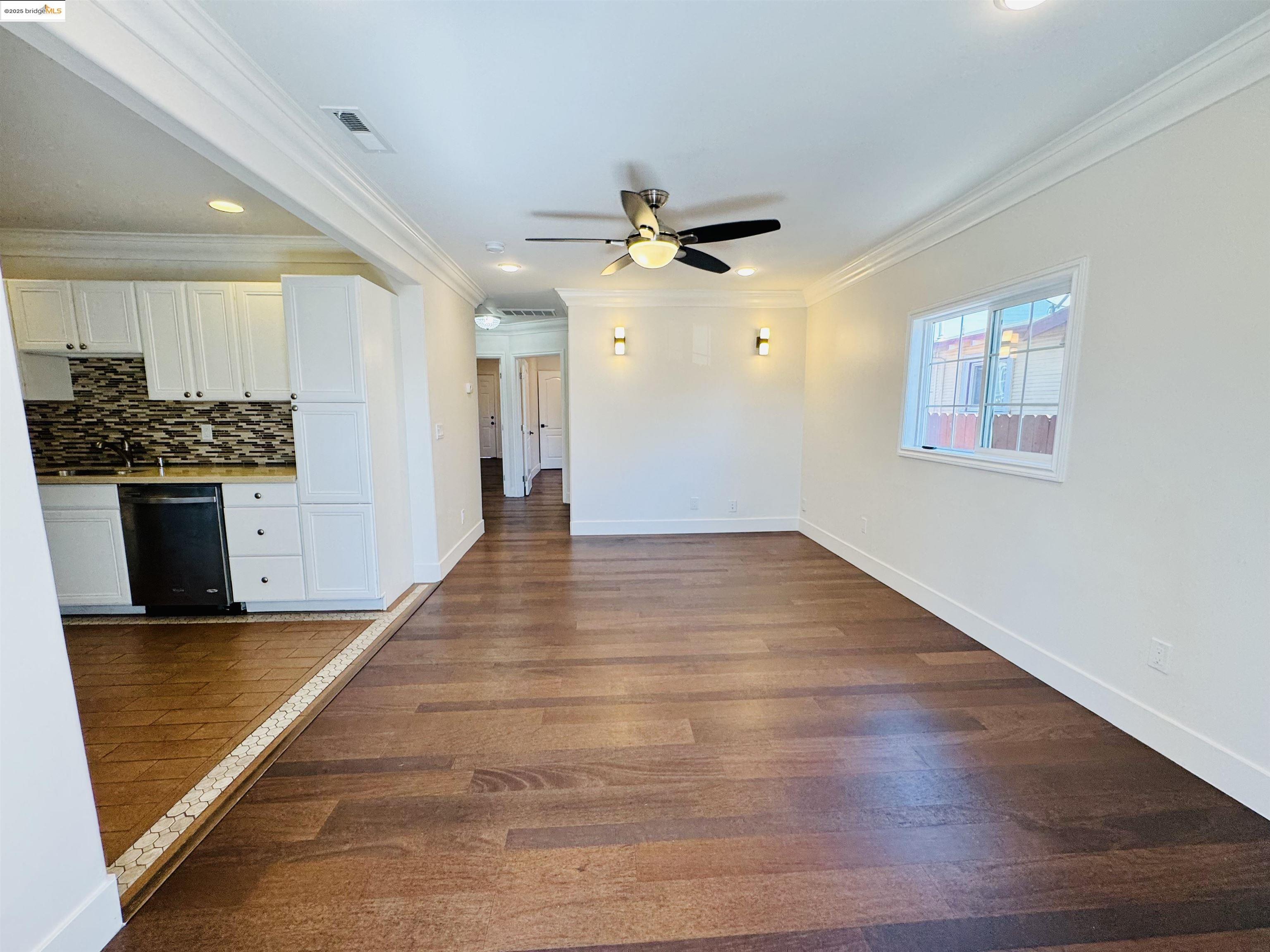 Detail Gallery Image 2 of 17 For 1321 60th Ave, Oakland,  CA 94621 - 3 Beds | 2 Baths