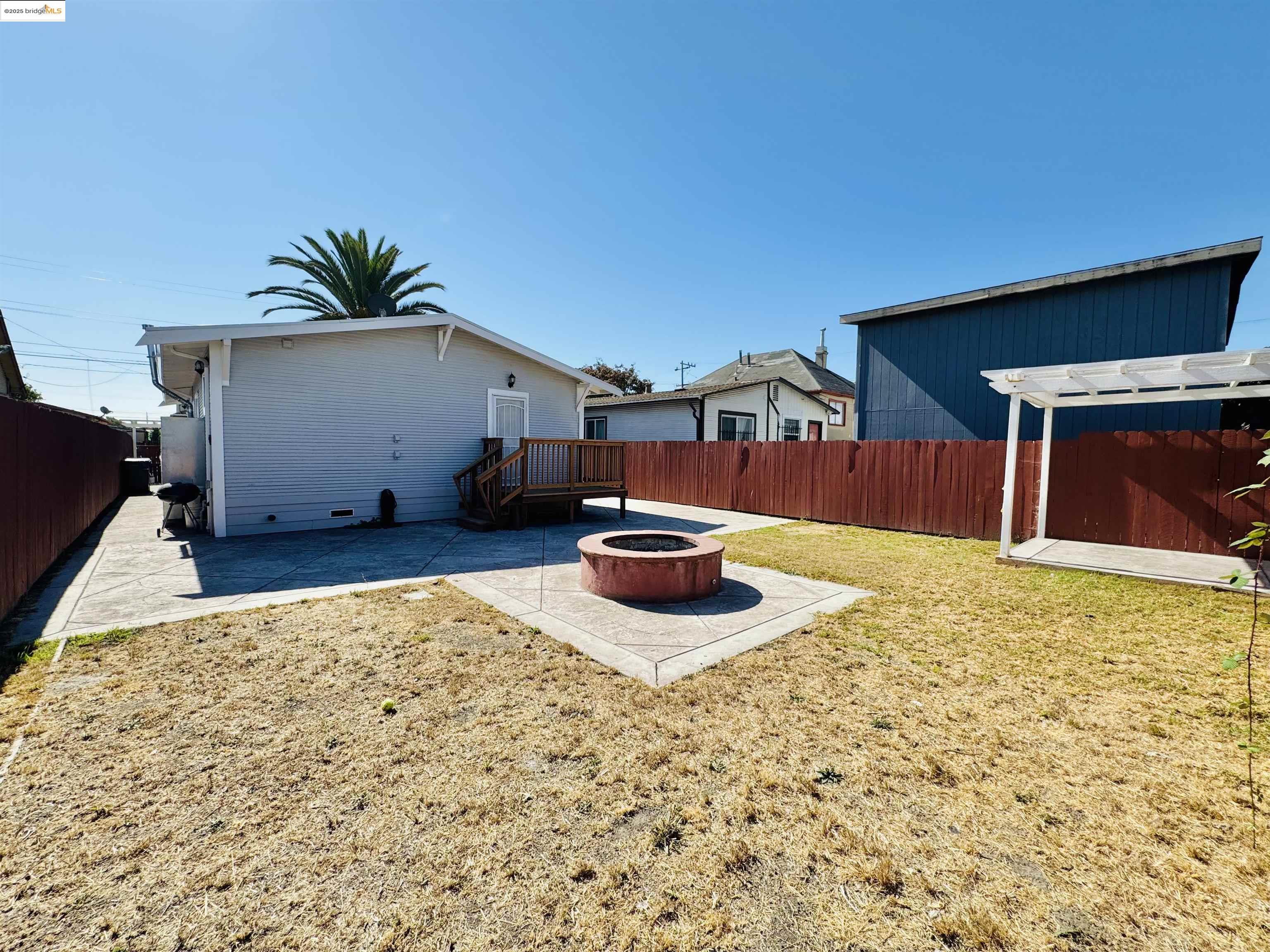 Detail Gallery Image 12 of 17 For 1321 60th Ave, Oakland,  CA 94621 - 3 Beds | 2 Baths