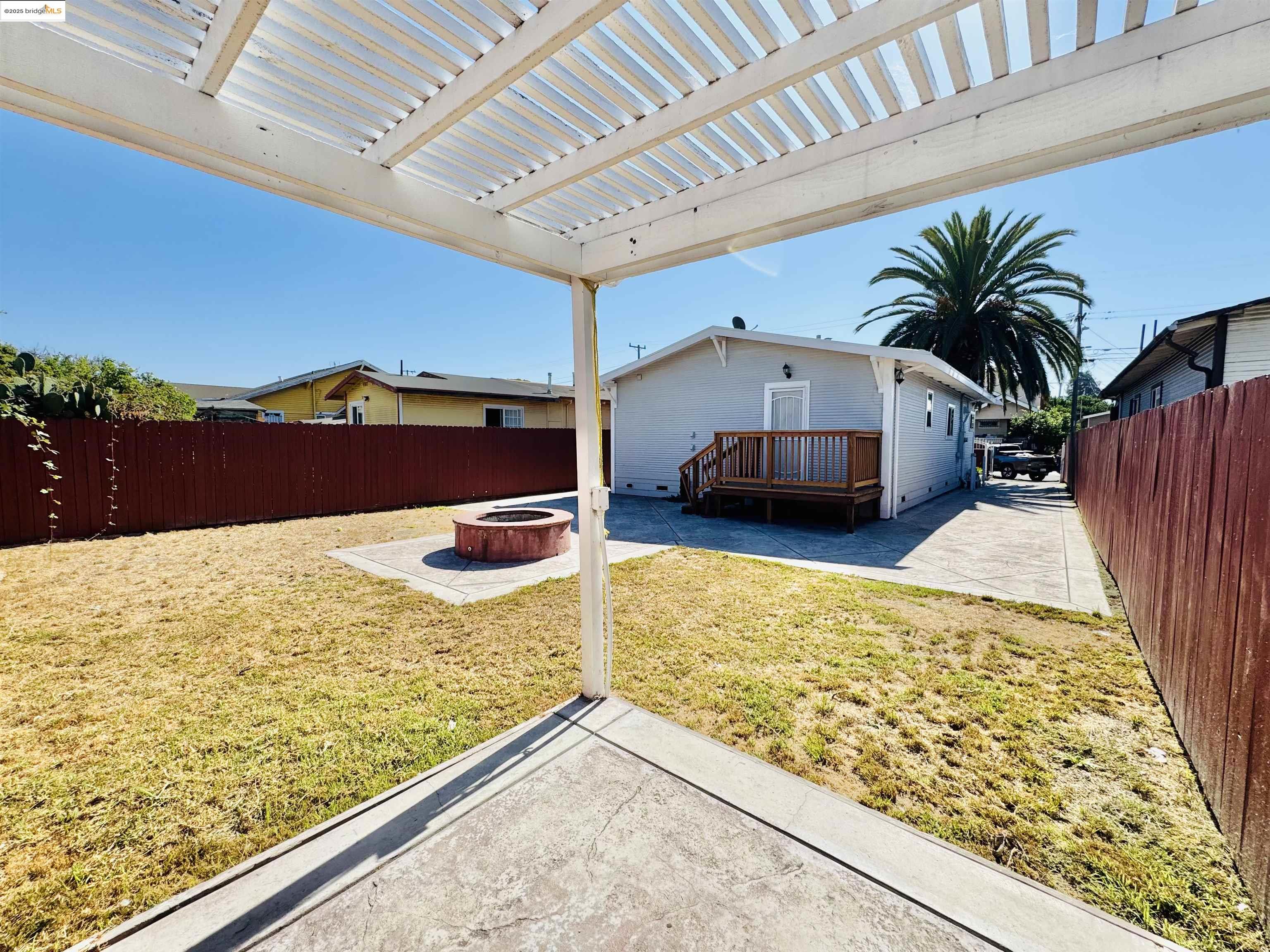 Detail Gallery Image 13 of 17 For 1321 60th Ave, Oakland,  CA 94621 - 3 Beds | 2 Baths