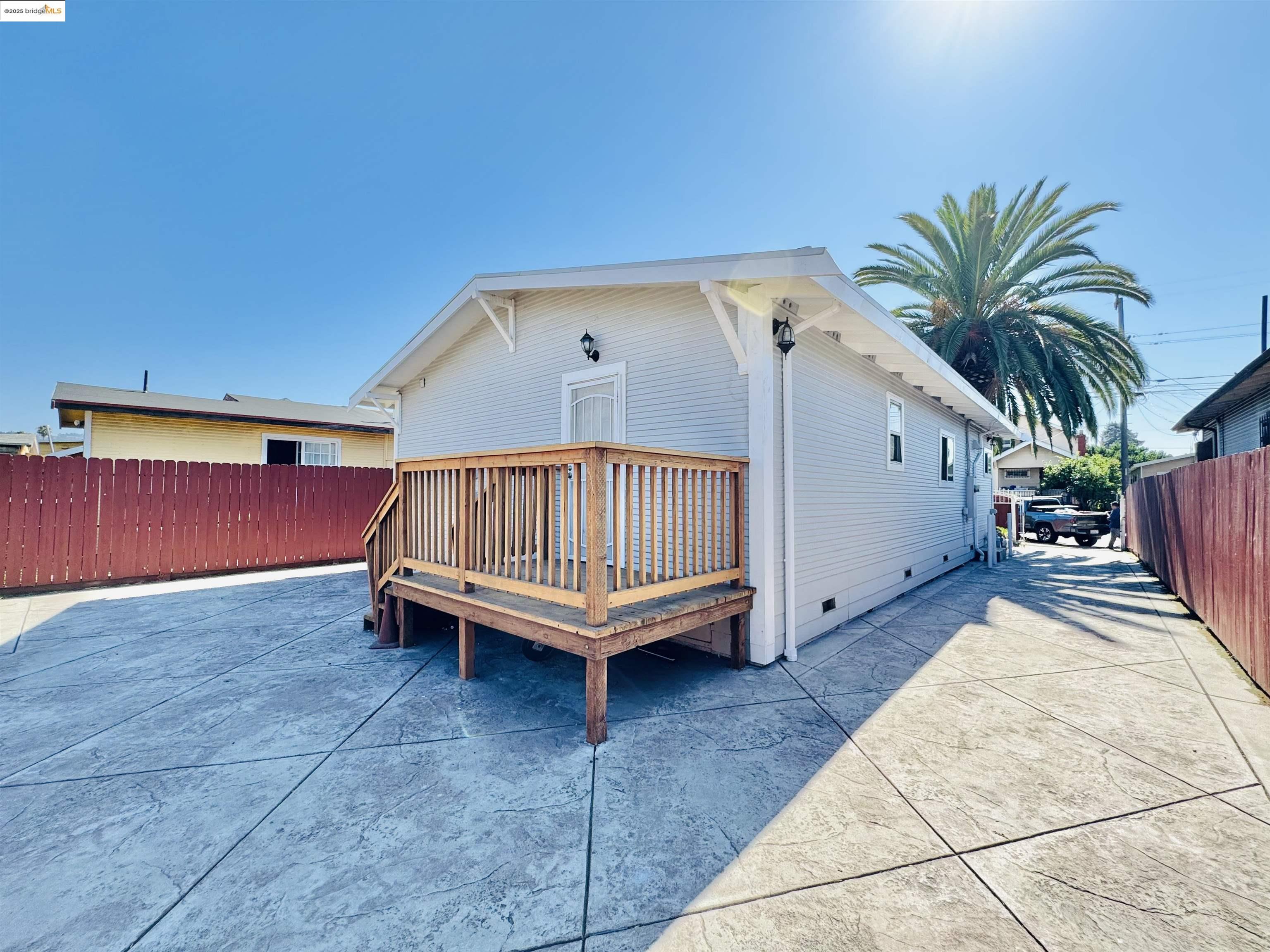 Detail Gallery Image 15 of 17 For 1321 60th Ave, Oakland,  CA 94621 - 3 Beds | 2 Baths
