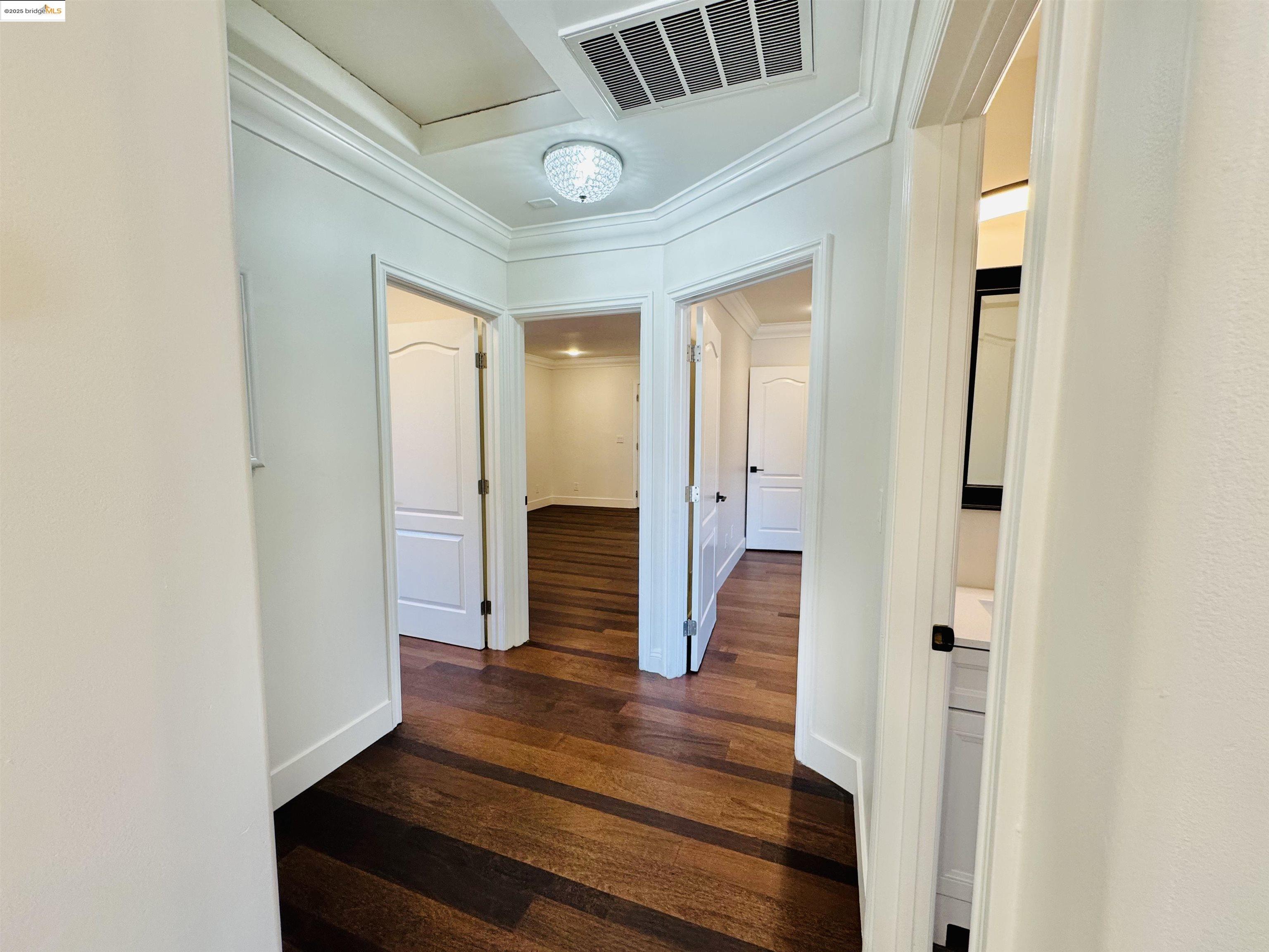 Detail Gallery Image 6 of 17 For 1321 60th Ave, Oakland,  CA 94621 - 3 Beds | 2 Baths