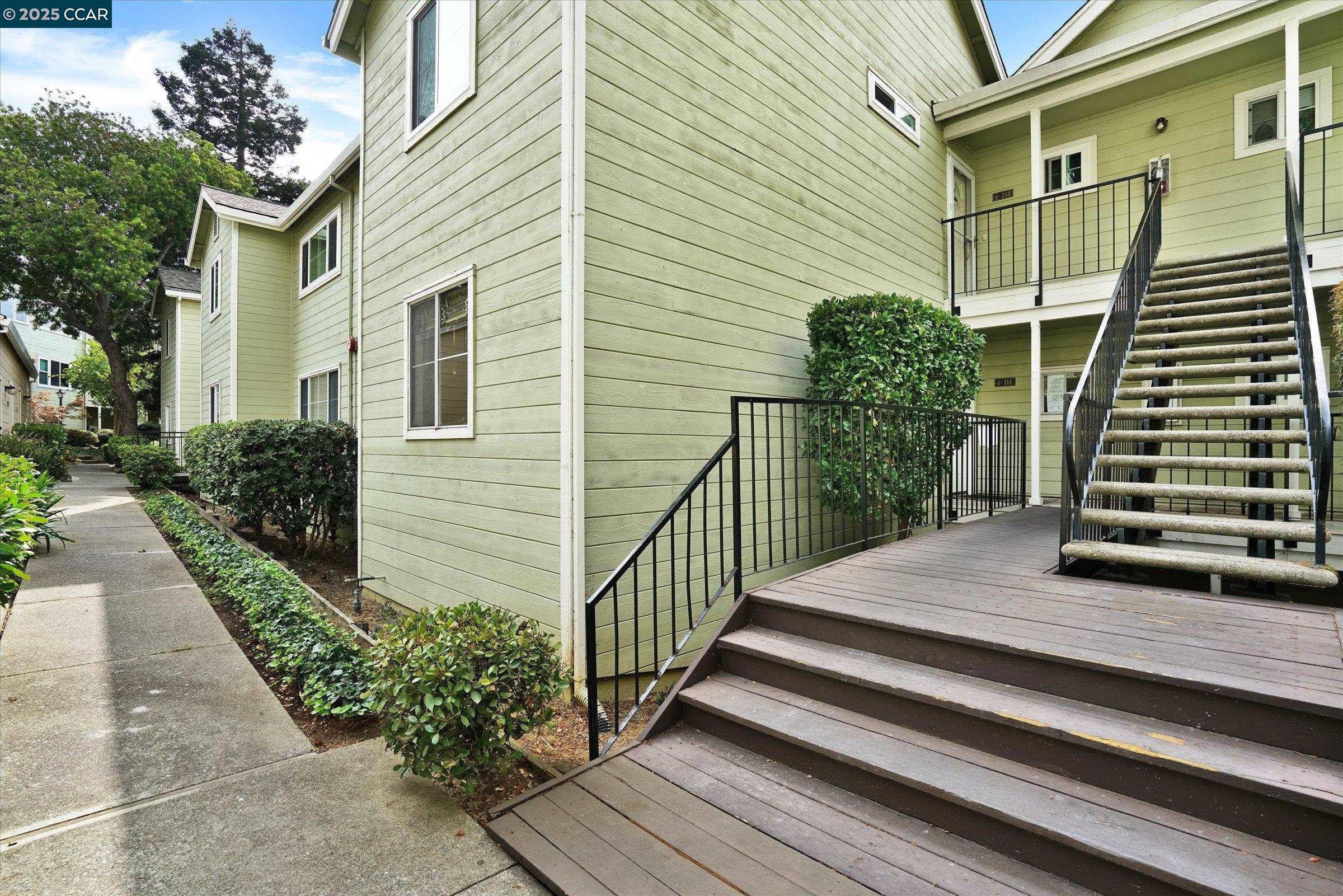 Detail Gallery Image 1 of 30 For 735 Buchanan St #114,  Benicia,  CA 94510 - 2 Beds | 2 Baths