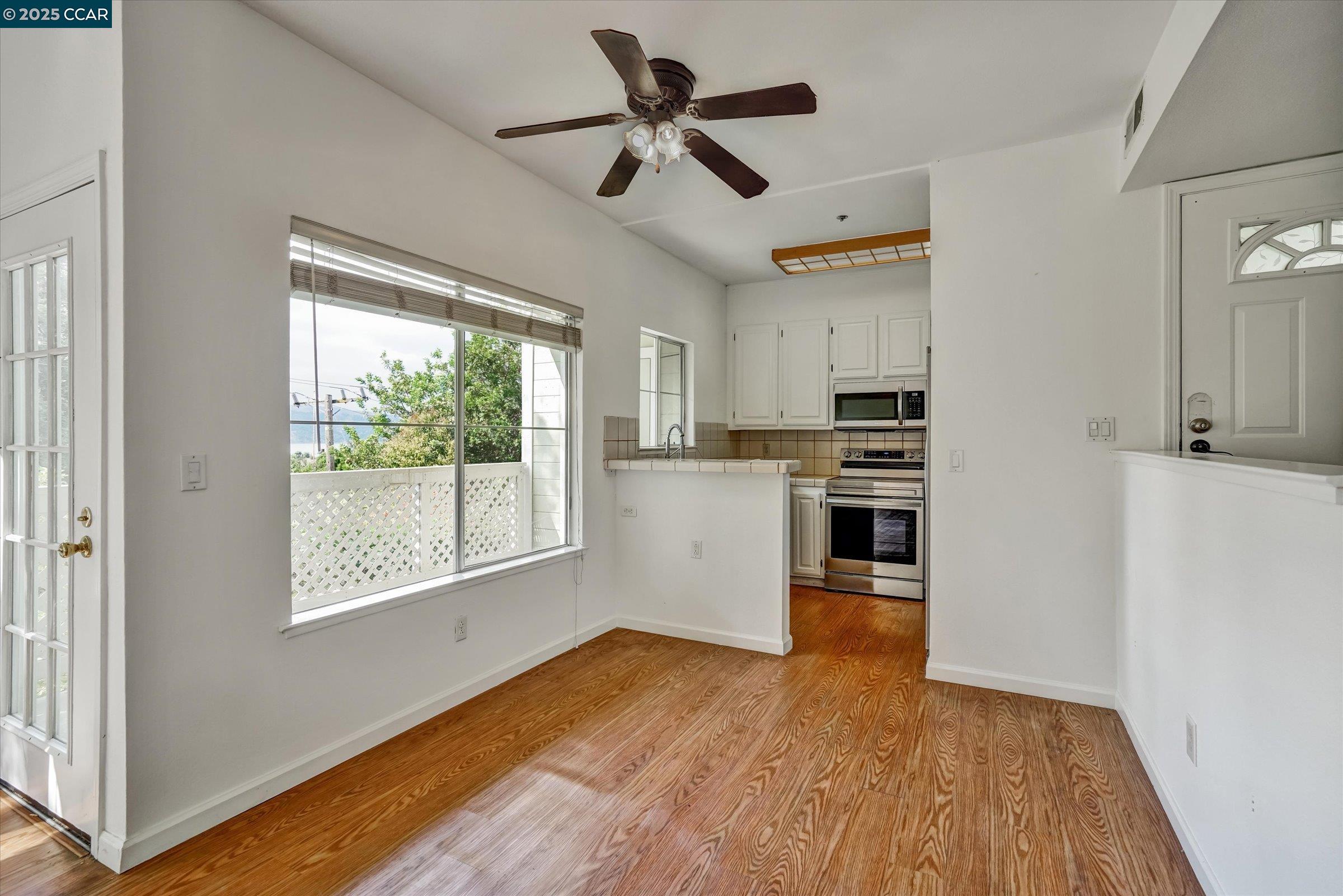 Detail Gallery Image 6 of 30 For 735 Buchanan St #114,  Benicia,  CA 94510 - 2 Beds | 2 Baths