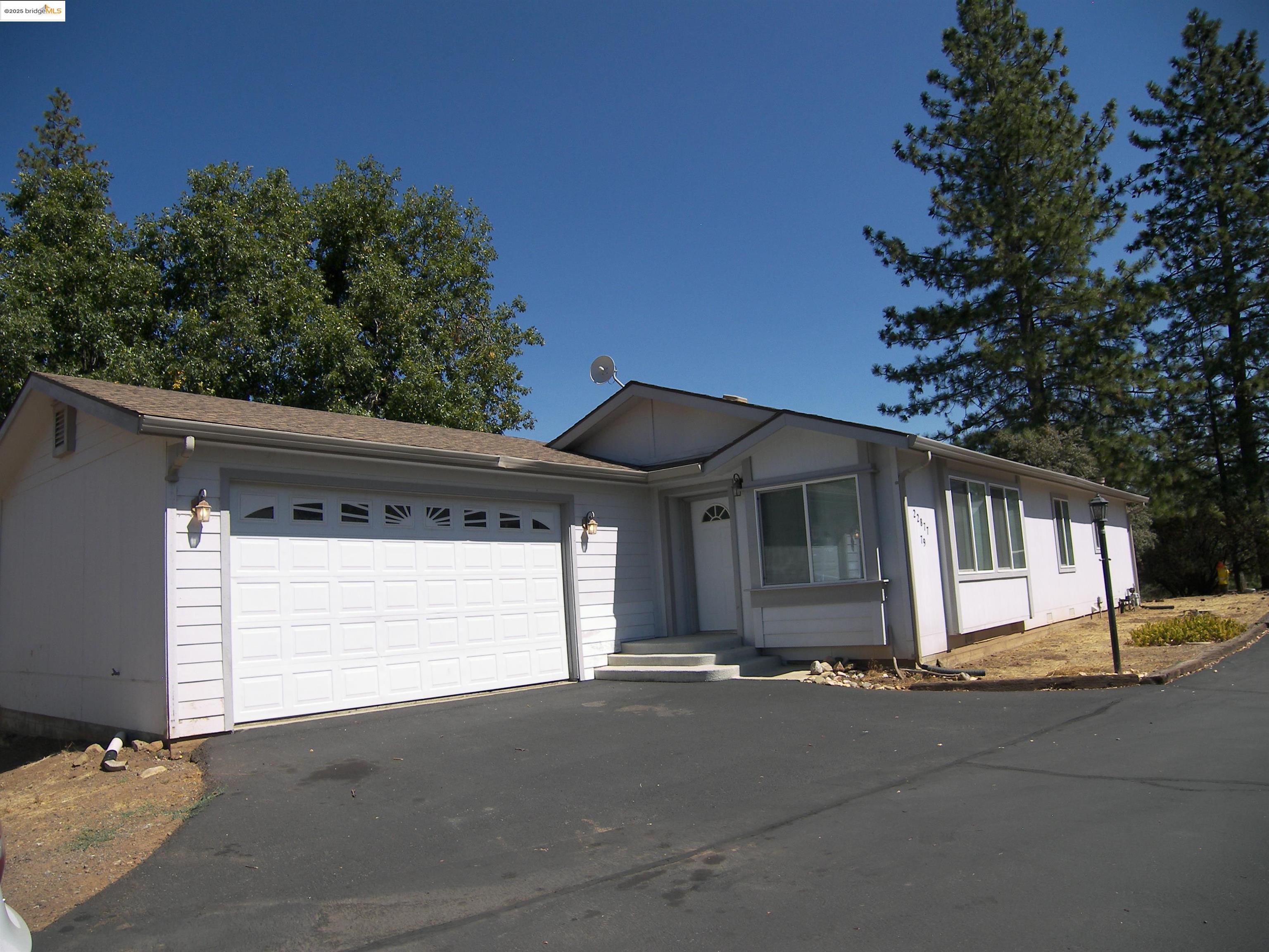 Front Image Thumbnail for EB41112084