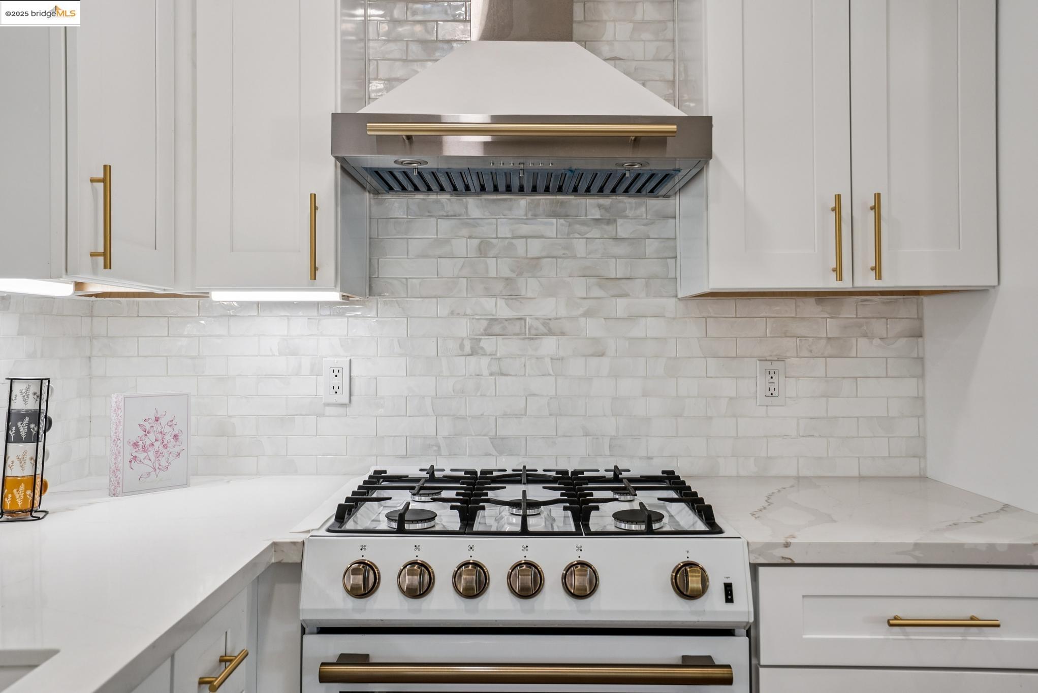 Detail Gallery Image 14 of 35 For 2689 Vista Verde Dr, San Jose,  CA 95148 - 3 Beds | 2 Baths