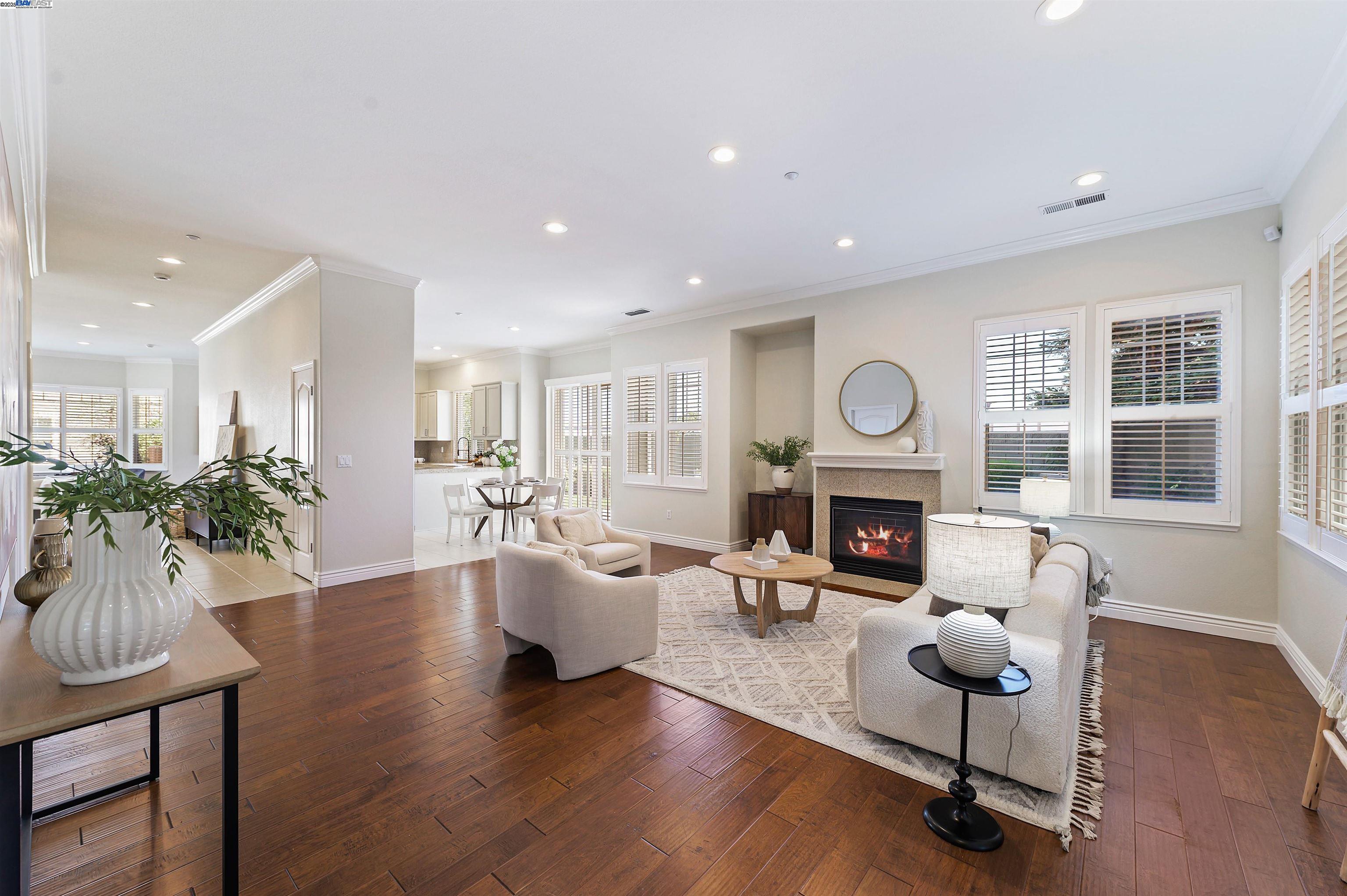 Detail Gallery Image 2 of 27 For 725 Central Ave, Livermore,  CA 94551 - 4 Beds | 2/1 Baths