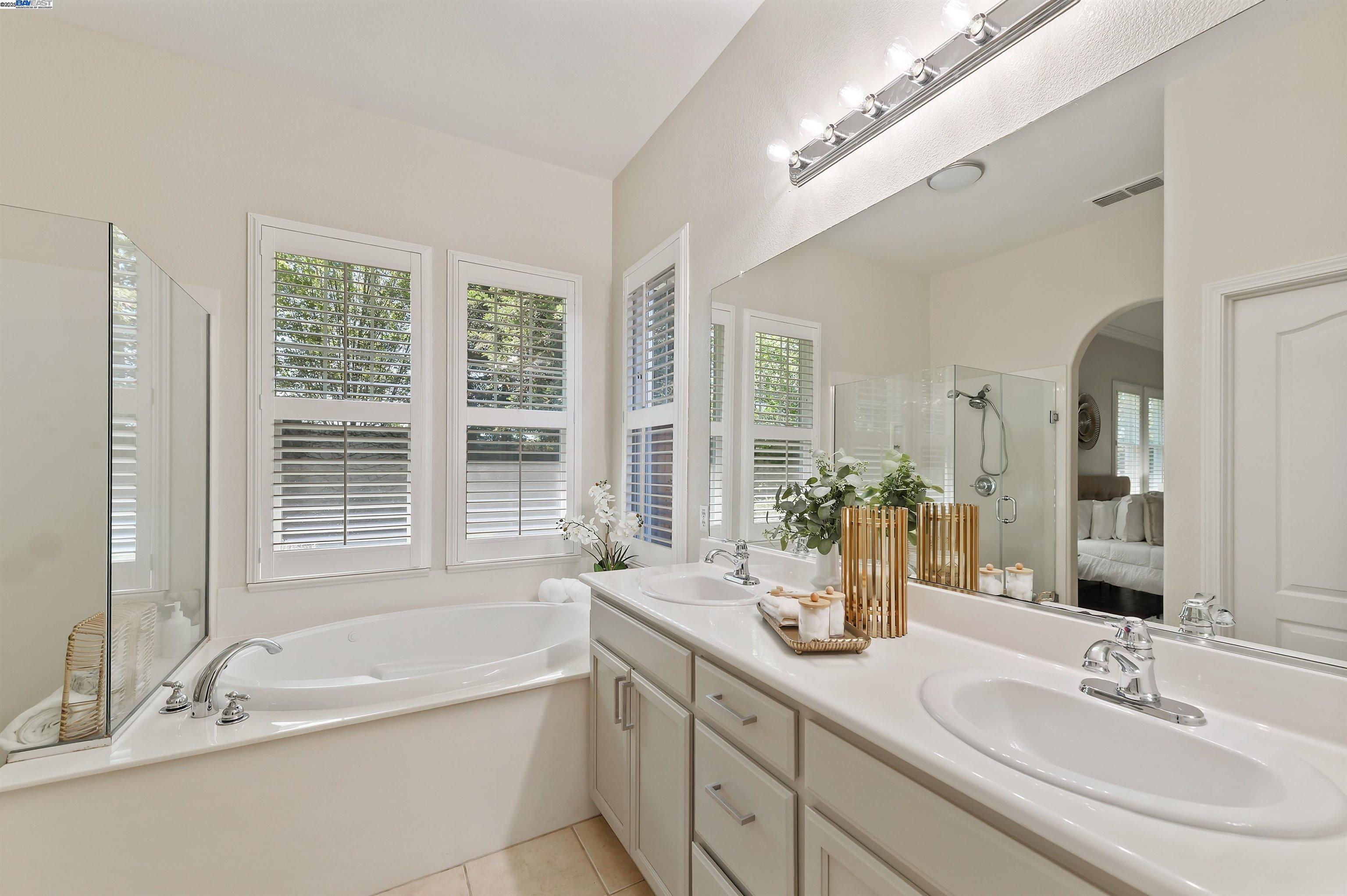 Detail Gallery Image 14 of 27 For 725 Central Ave, Livermore,  CA 94551 - 4 Beds | 2/1 Baths