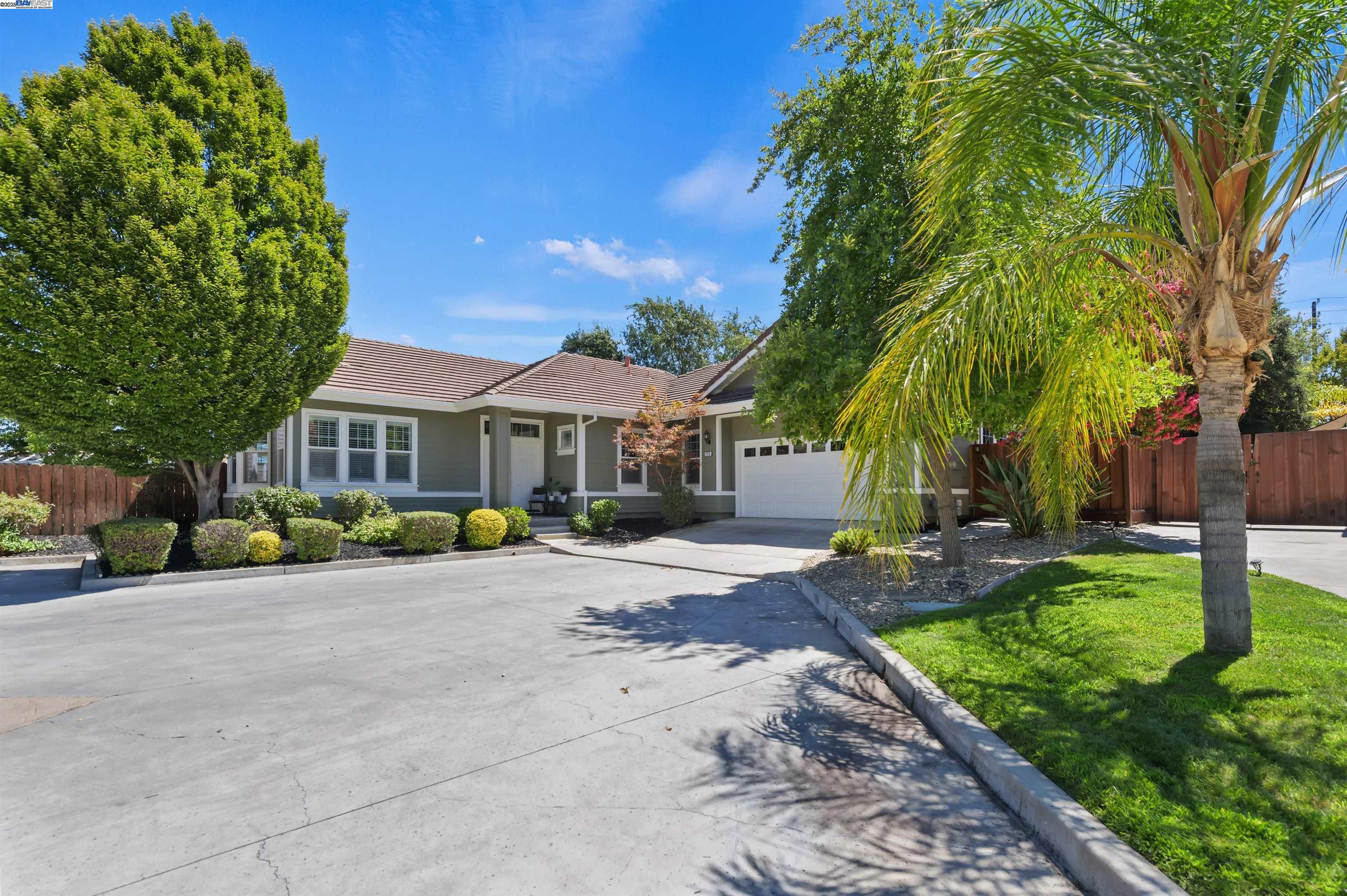Detail Gallery Image 18 of 27 For 725 Central Ave, Livermore,  CA 94551 - 4 Beds | 2/1 Baths