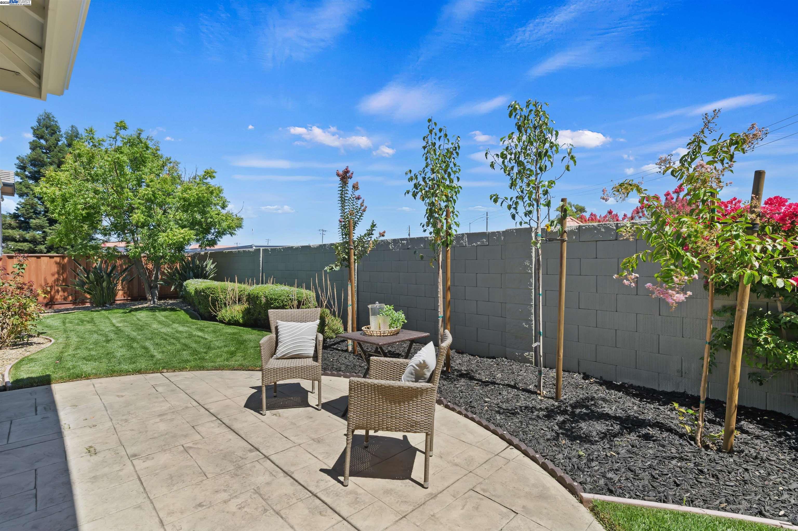 Detail Gallery Image 22 of 27 For 725 Central Ave, Livermore,  CA 94551 - 4 Beds | 2/1 Baths