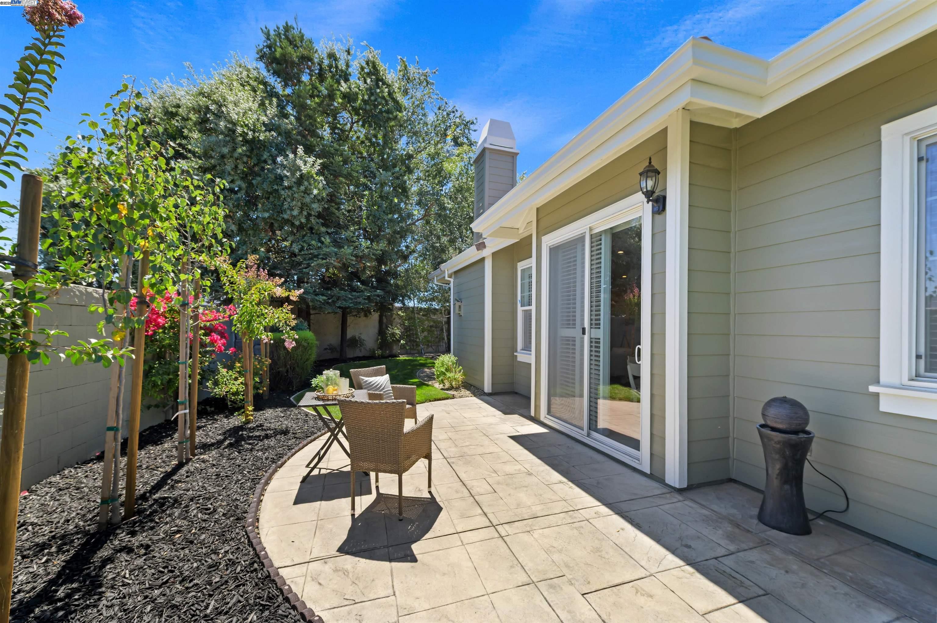 Detail Gallery Image 24 of 27 For 725 Central Ave, Livermore,  CA 94551 - 4 Beds | 2/1 Baths