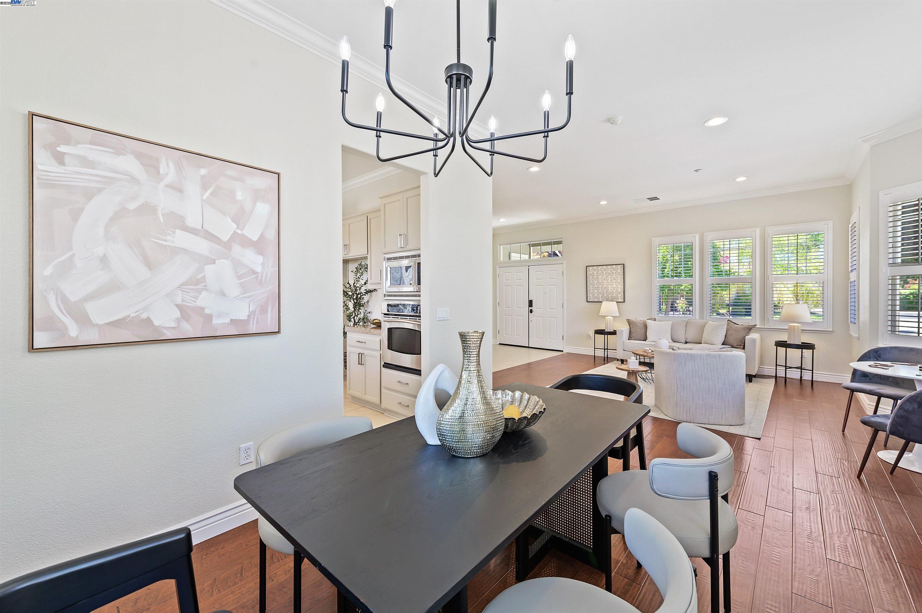 Detail Gallery Image 6 of 27 For 725 Central Ave, Livermore,  CA 94551 - 4 Beds | 2/1 Baths