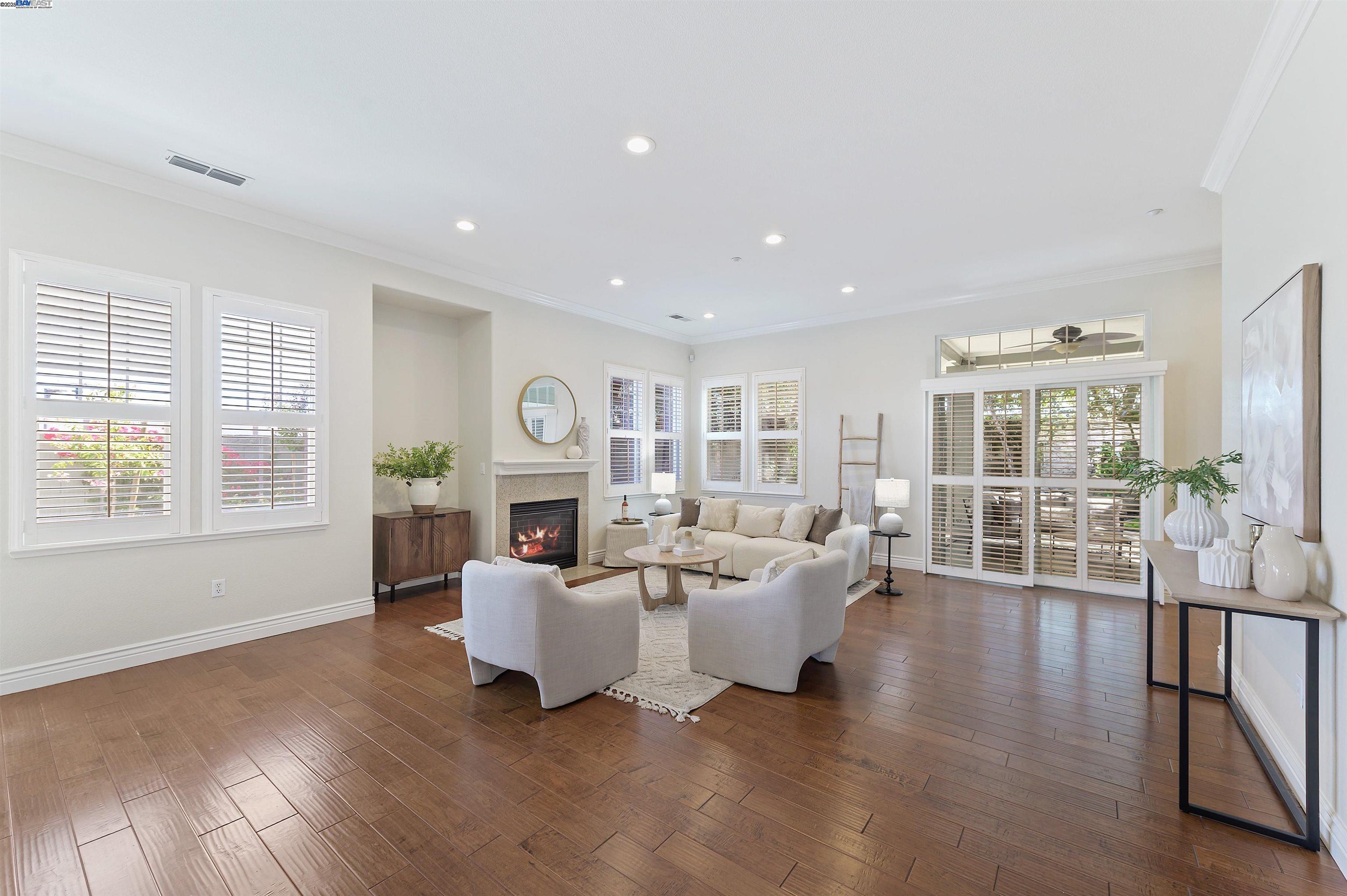 Detail Gallery Image 9 of 27 For 725 Central Ave, Livermore,  CA 94551 - 4 Beds | 2/1 Baths