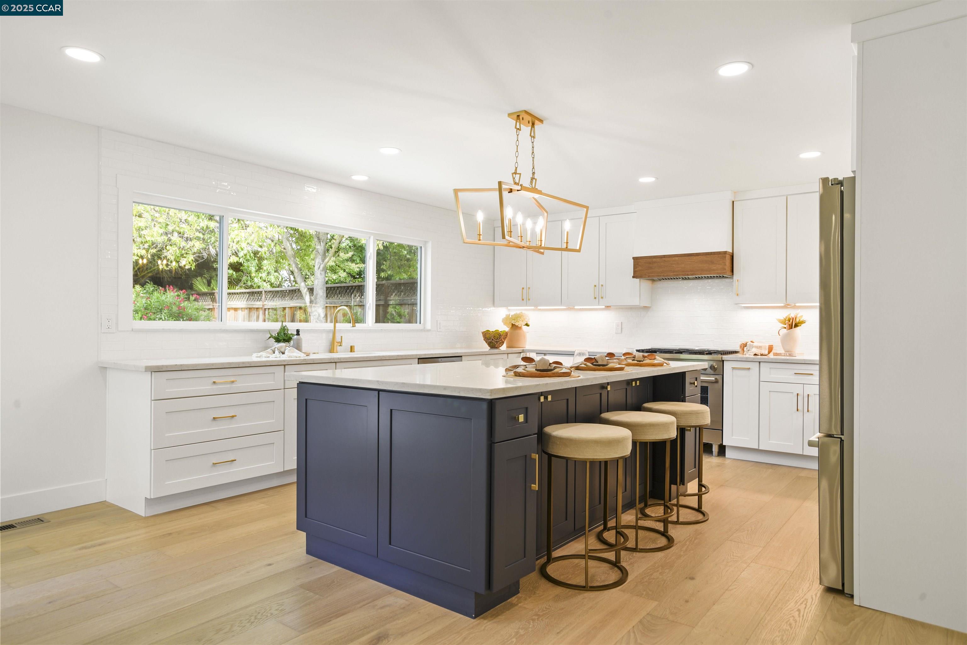 Detail Gallery Image 16 of 58 For 3715 Liscome Way, Concord,  CA 94518 - 4 Beds | 2/1 Baths