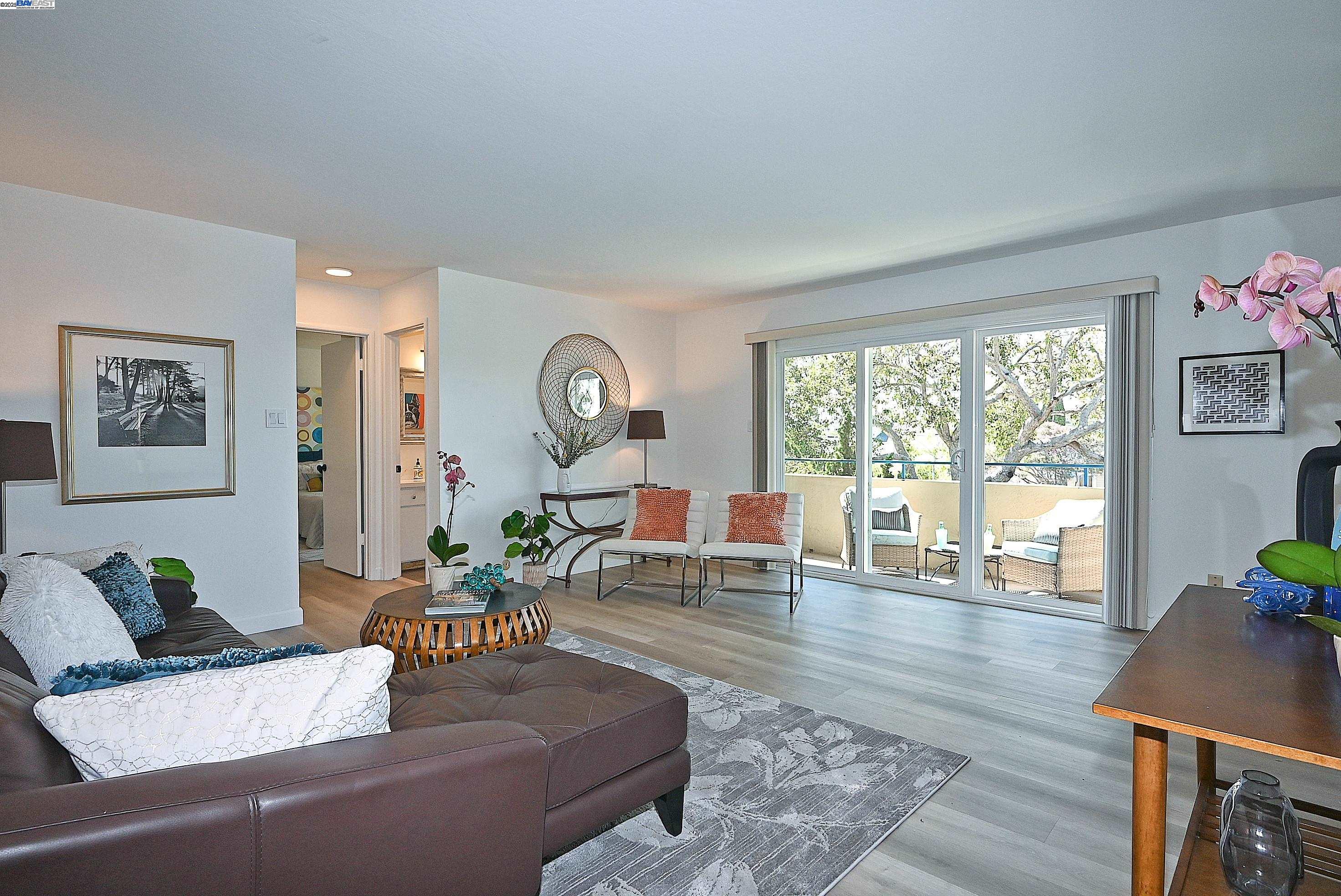 Photo #2: 41112105 Listing 
