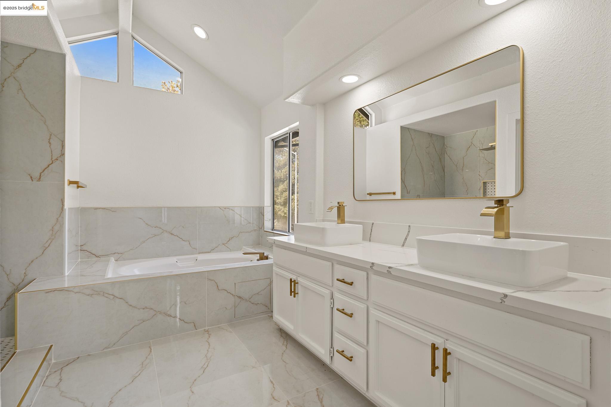 Detail Gallery Image 15 of 59 For 3412 Shogoro Ln, Stockton,  CA 95206 - 4 Beds | 2/1 Baths