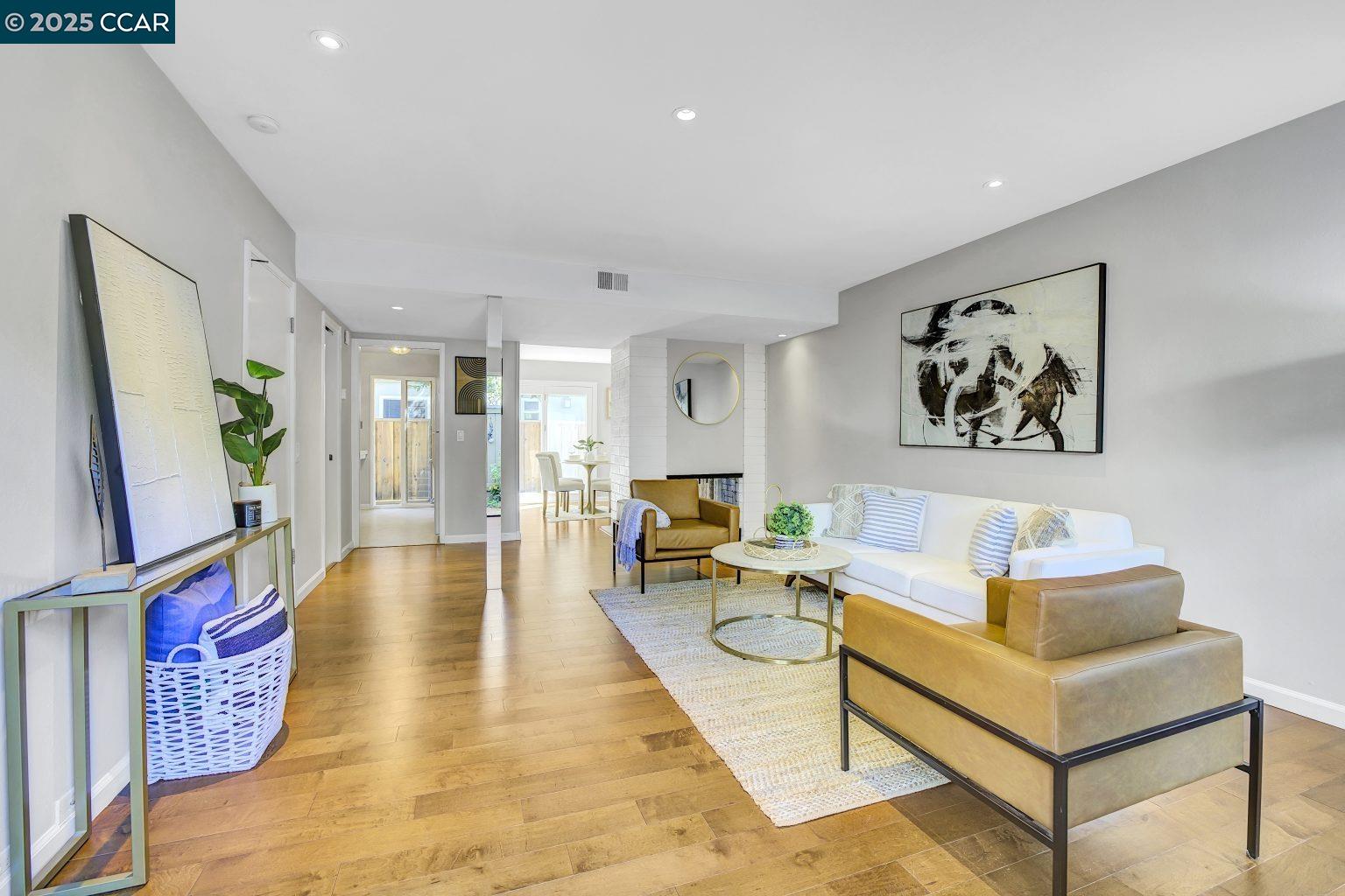 Photo #2: 41112107 Listing 