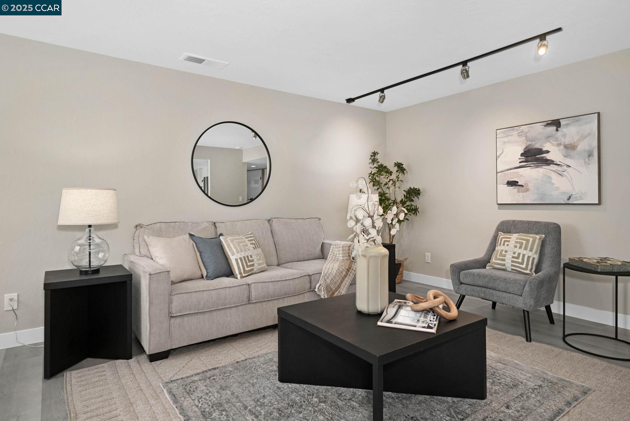 Photo #6: 41112112 Listing 