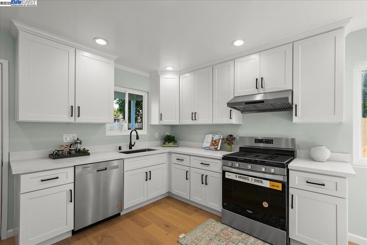 Detail Gallery Image 7 of 25 For 22592 Sonoma St, Hayward,  CA 94541 - 4 Beds | 3 Baths