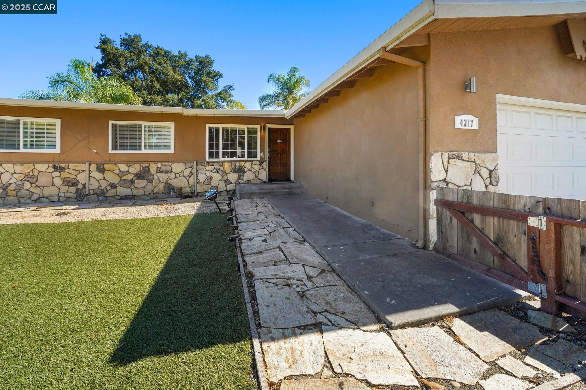 Detail Gallery Image 5 of 23 For 4317 Cowell Rd, Concord,  CA 94518 - 3 Beds | 2 Baths