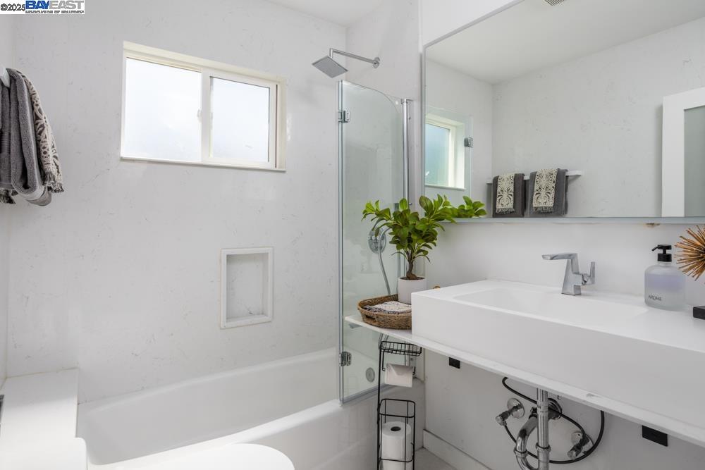 Detail Gallery Image 12 of 43 For 20378 Stanton Ave, Castro Valley,  CA 94546 - 3 Beds | 2 Baths