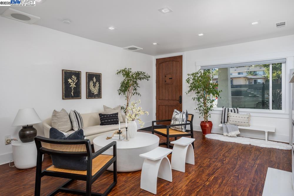 Detail Gallery Image 3 of 43 For 20378 Stanton Ave, Castro Valley,  CA 94546 - 3 Beds | 2 Baths