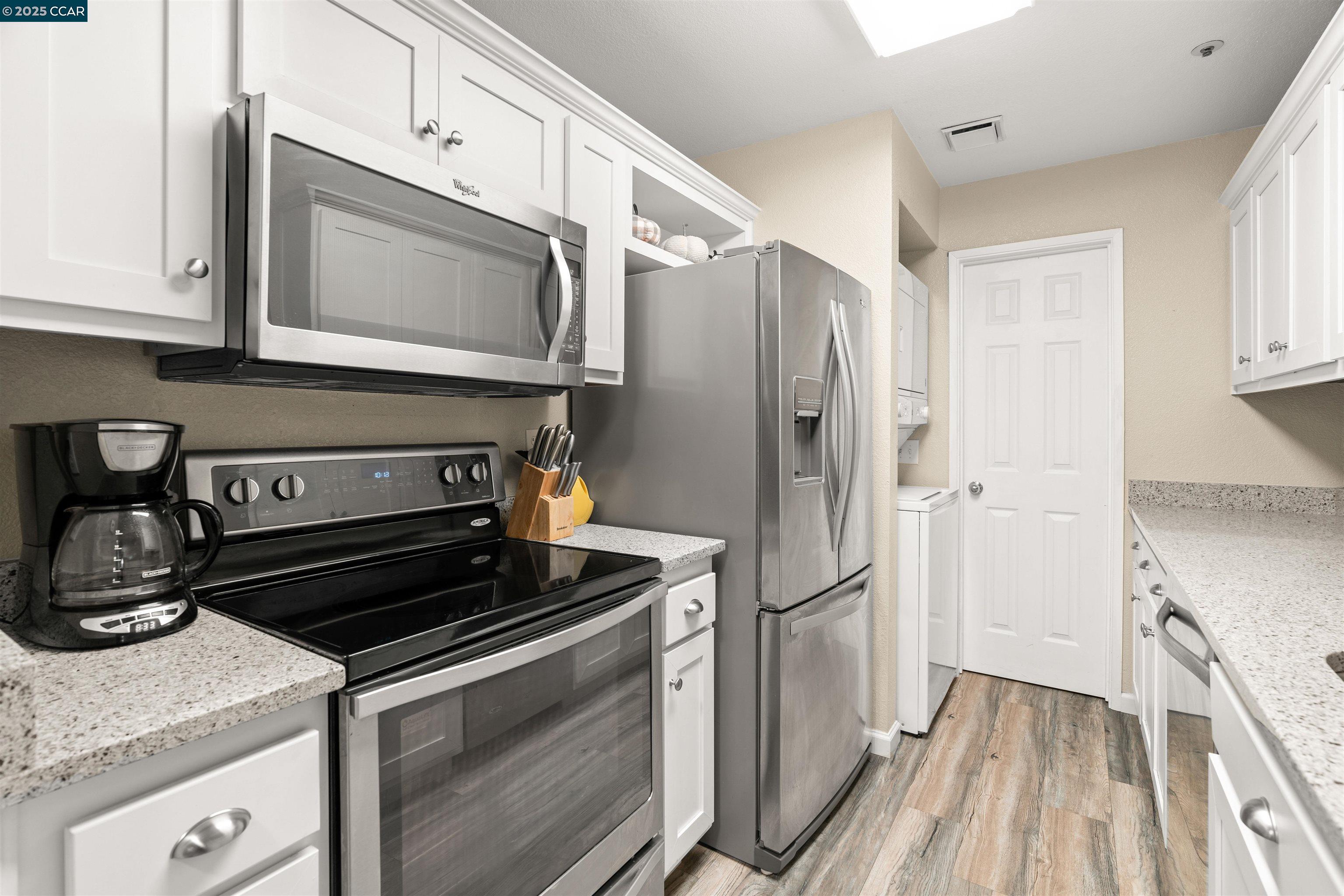 Photo #8: 41112153 Listing: Photo #8