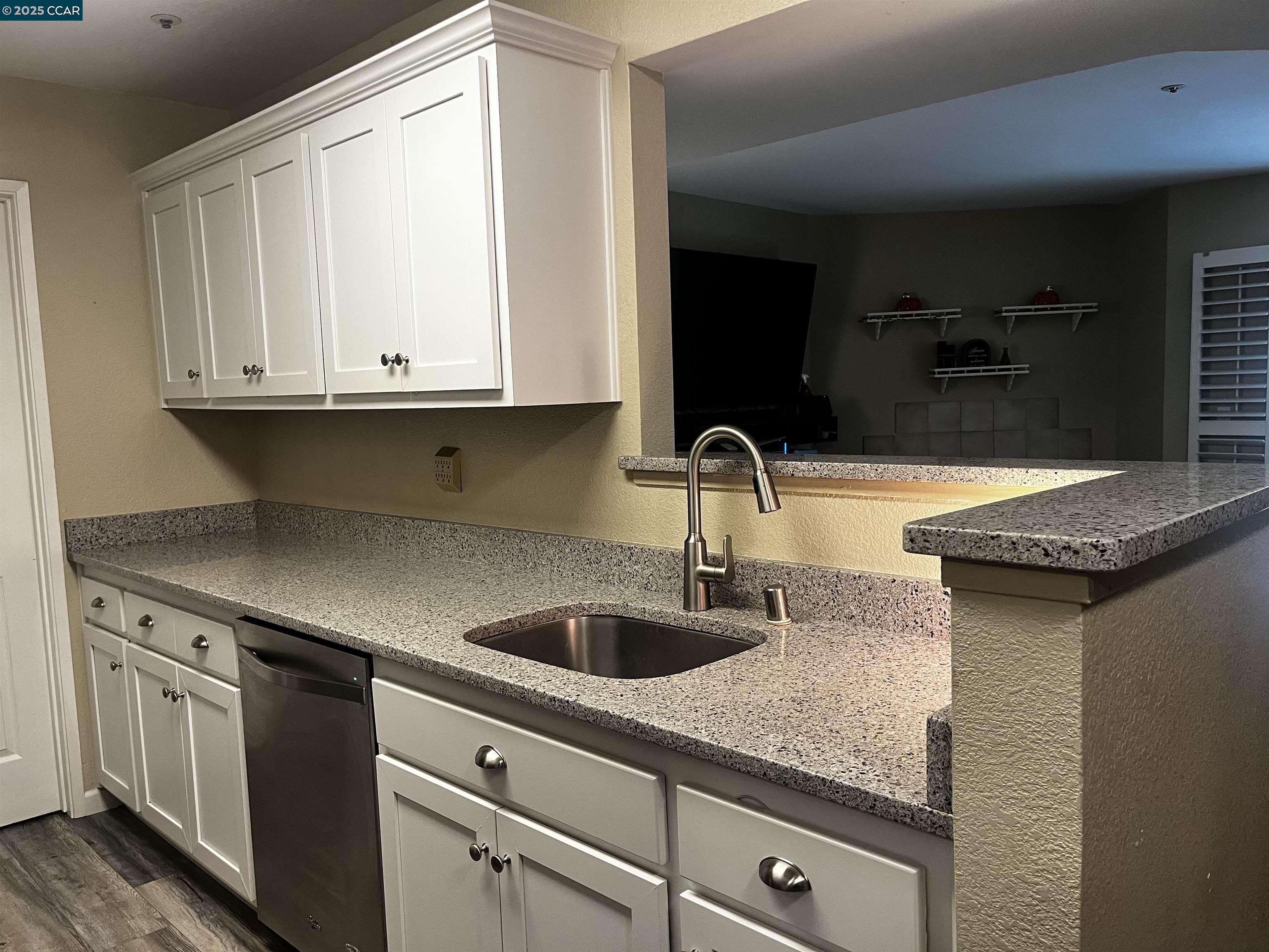 Photo #9: 41112153 Listing: Photo #9