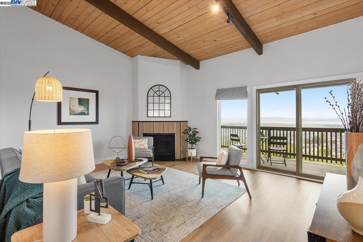 Browse active condo listings in HIGHLAND PLACE